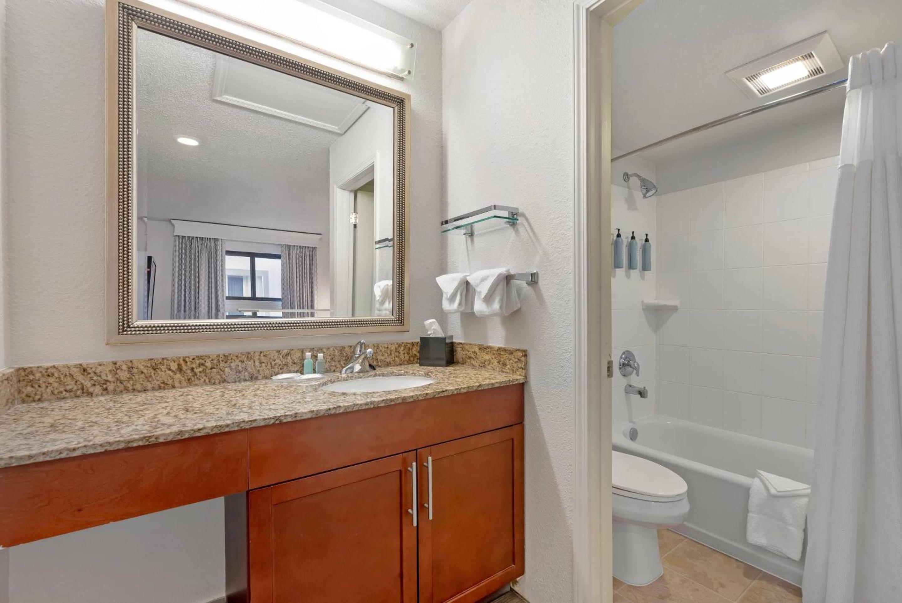 Family Suite - Non-Smoking photo 2