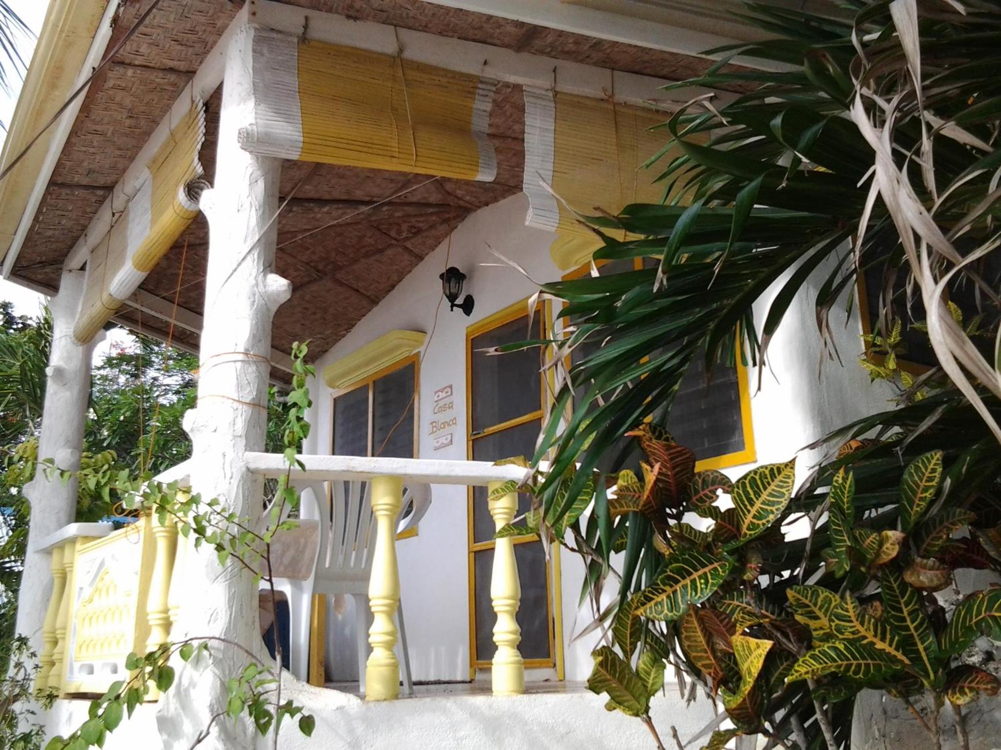 Beach Front Cottage - Photo 2