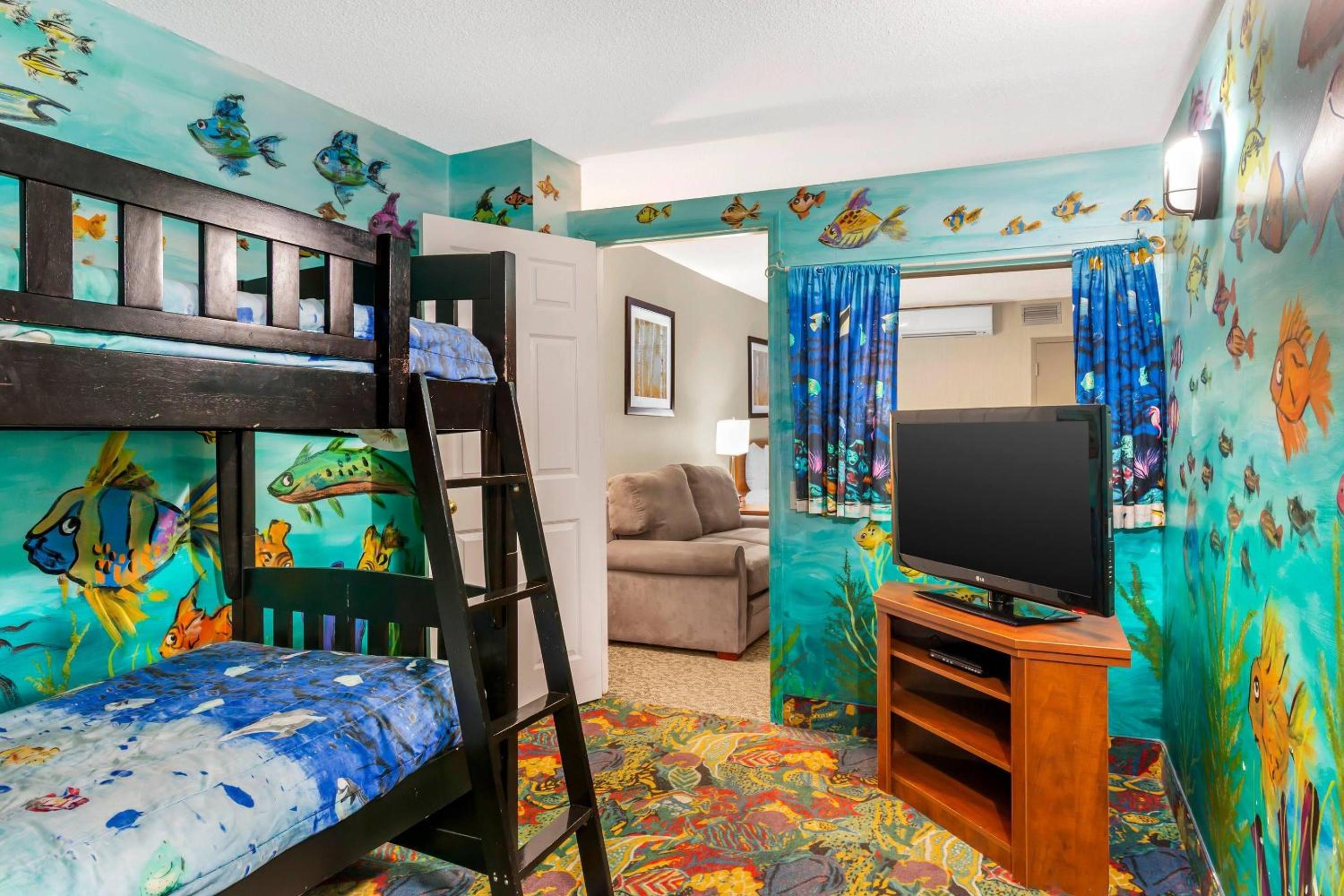 Queen Suite with Sofa Bed - Non-Smoking - Photo 3