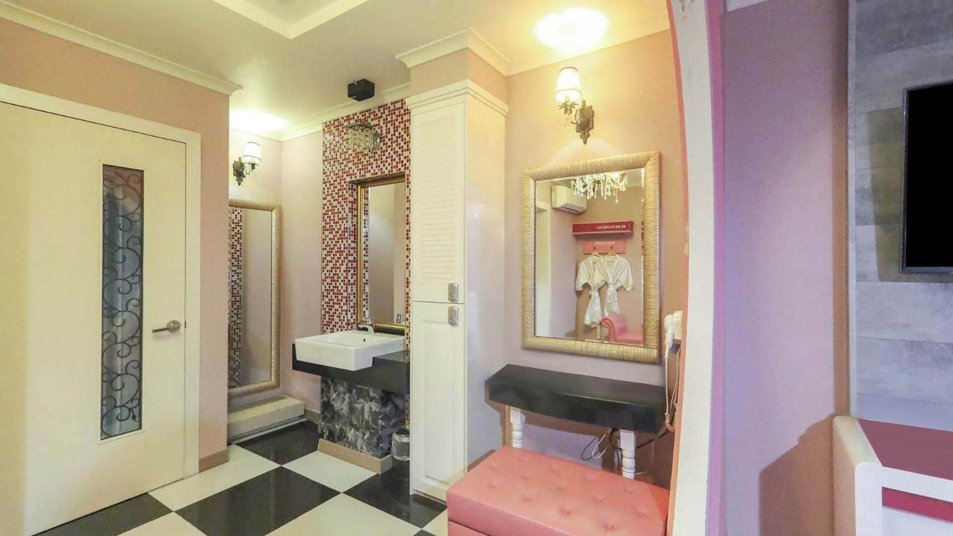 Premium Queen Room with Ocean View photo 1