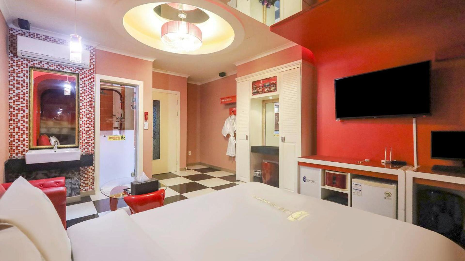 Premium Queen Room with Ocean View photo 3