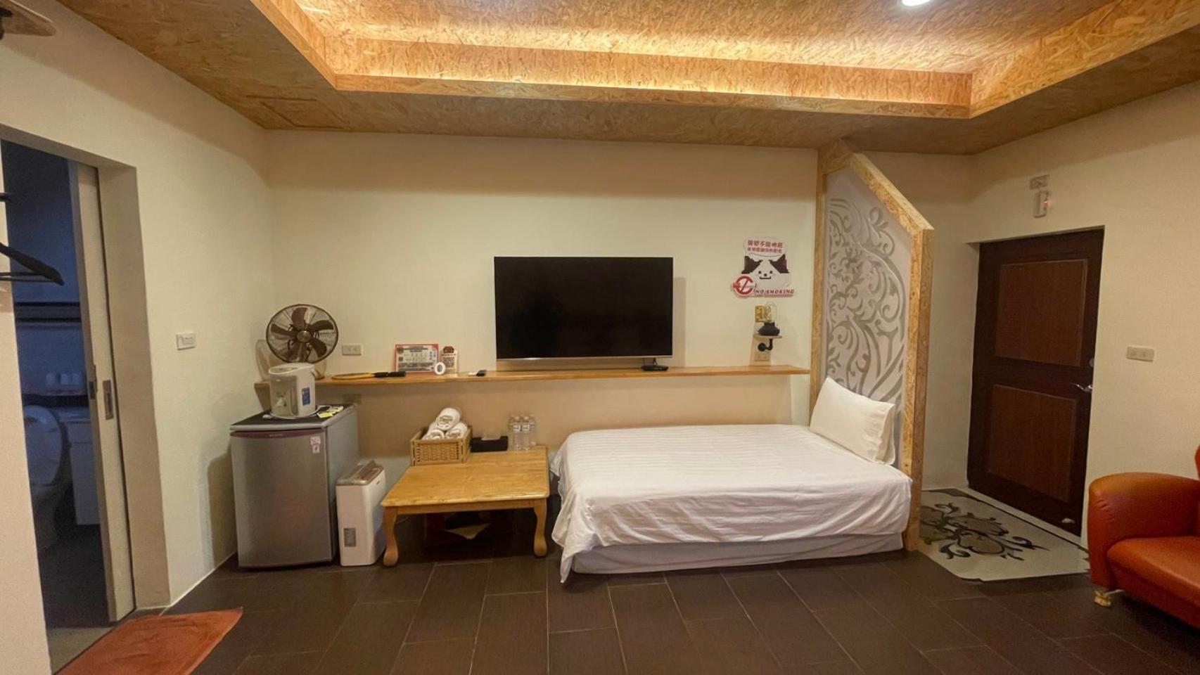 Family Room with Private Bathroom photo 3