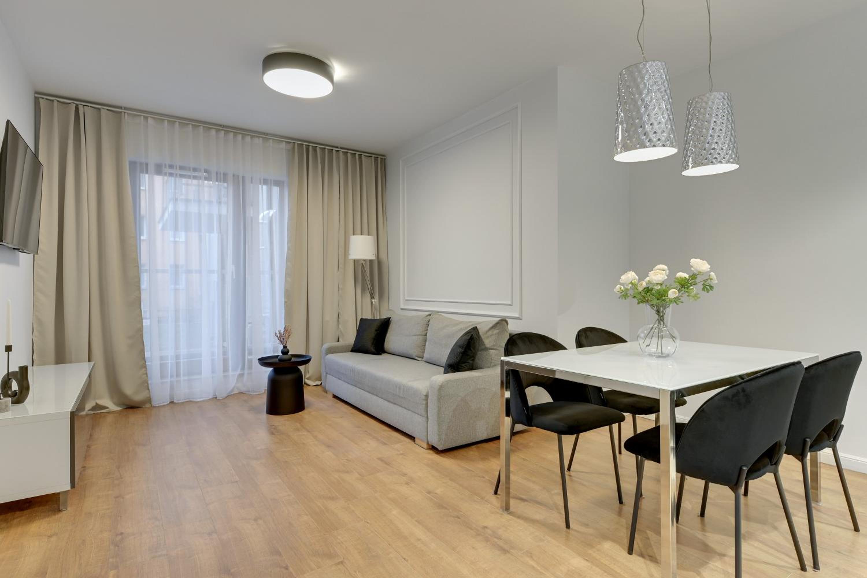 Two-Bedroom Deluxe Apartment with Balcony