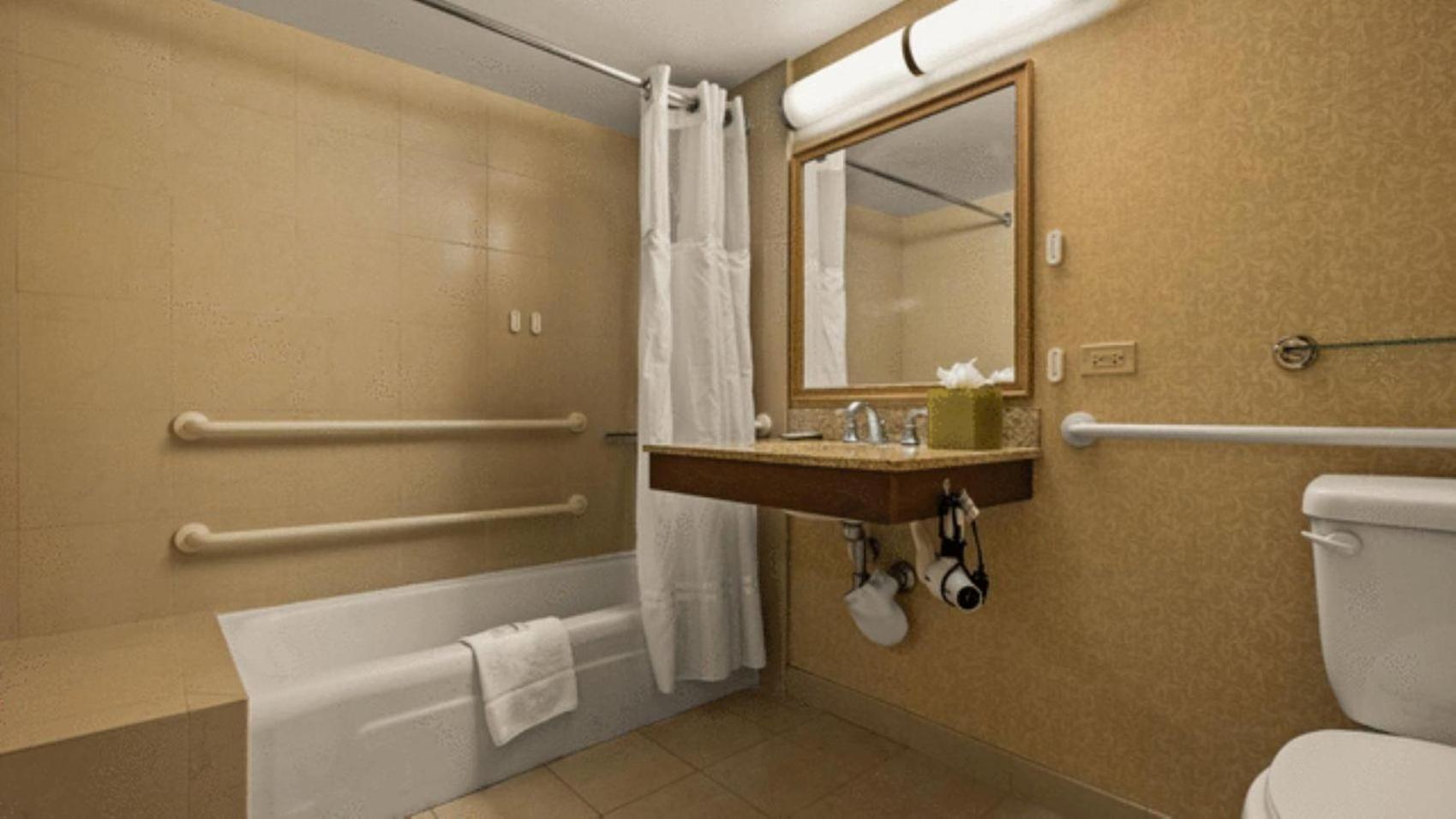 King Room - Non-Smoking - Photo 2