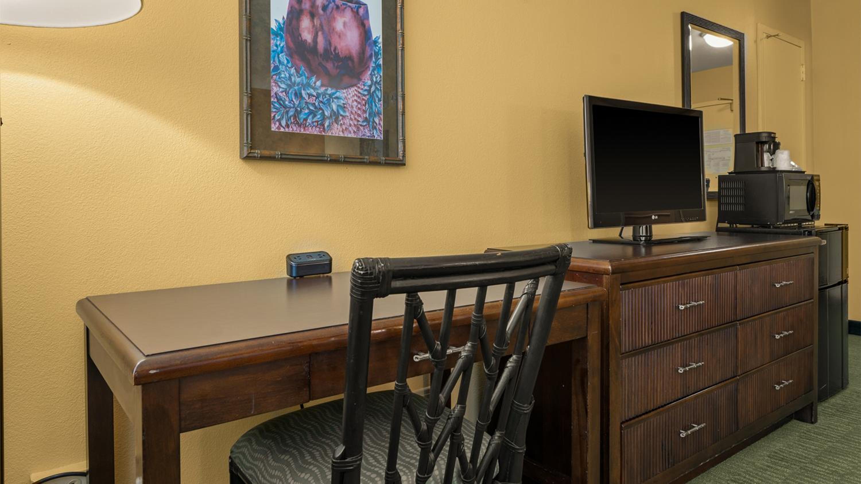 King Room - Non-Smoking - Photo 3