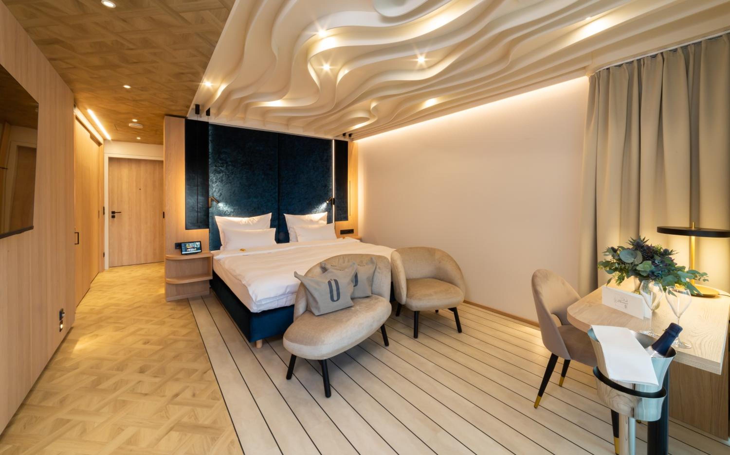 Junior Suite with Balcony photo 1