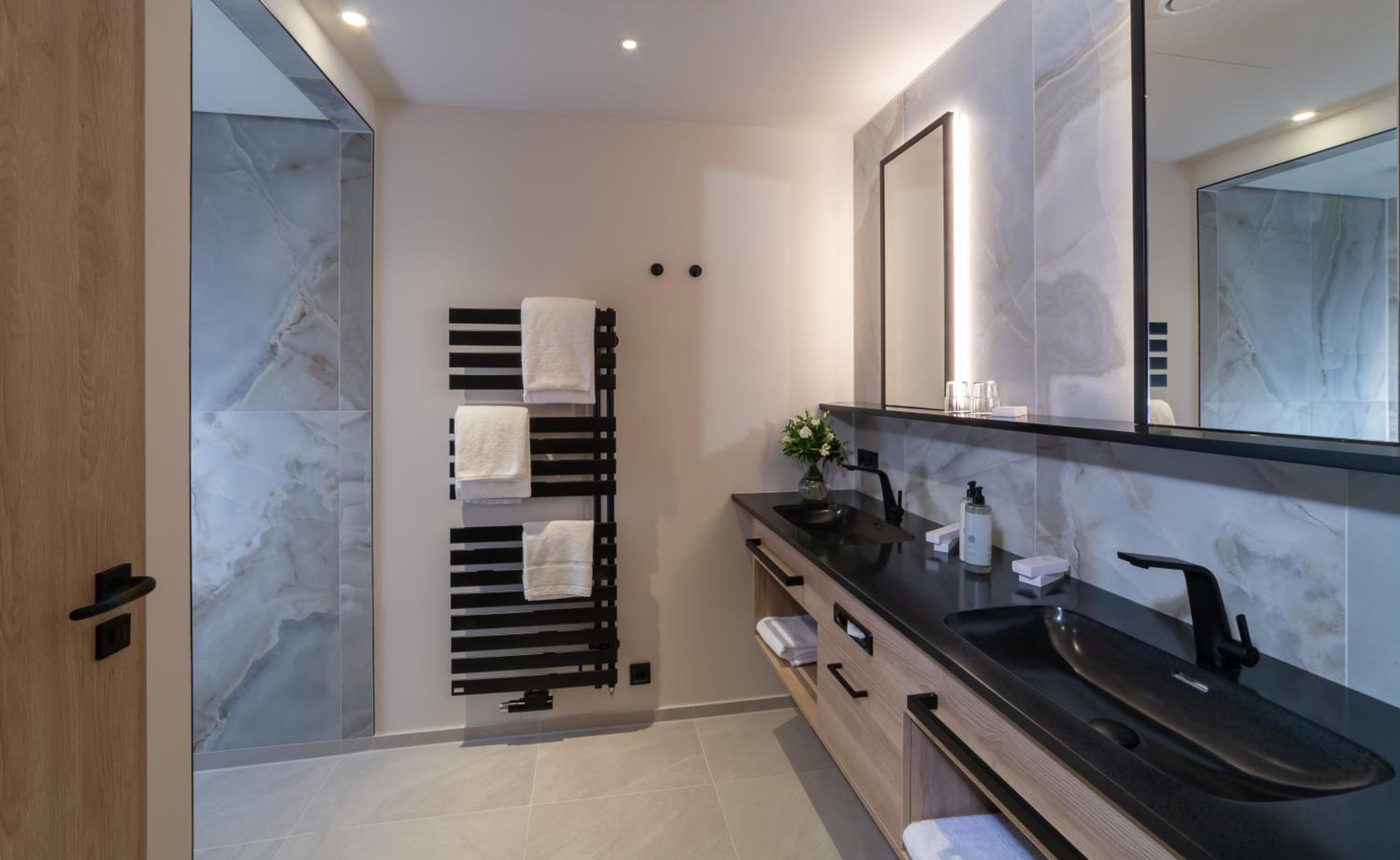 Junior Suite with Balcony photo 2
