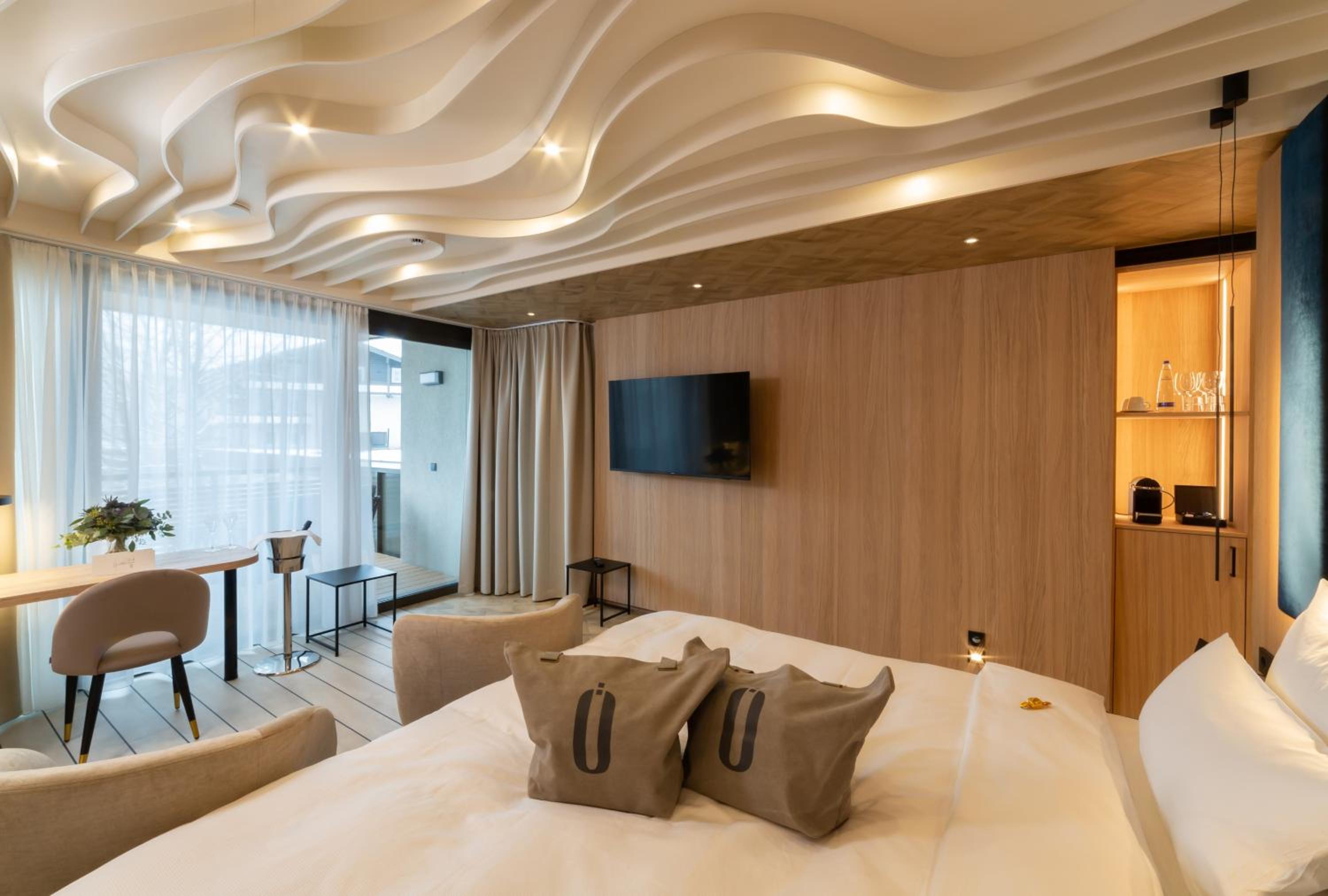 Junior Suite with Balcony photo 3