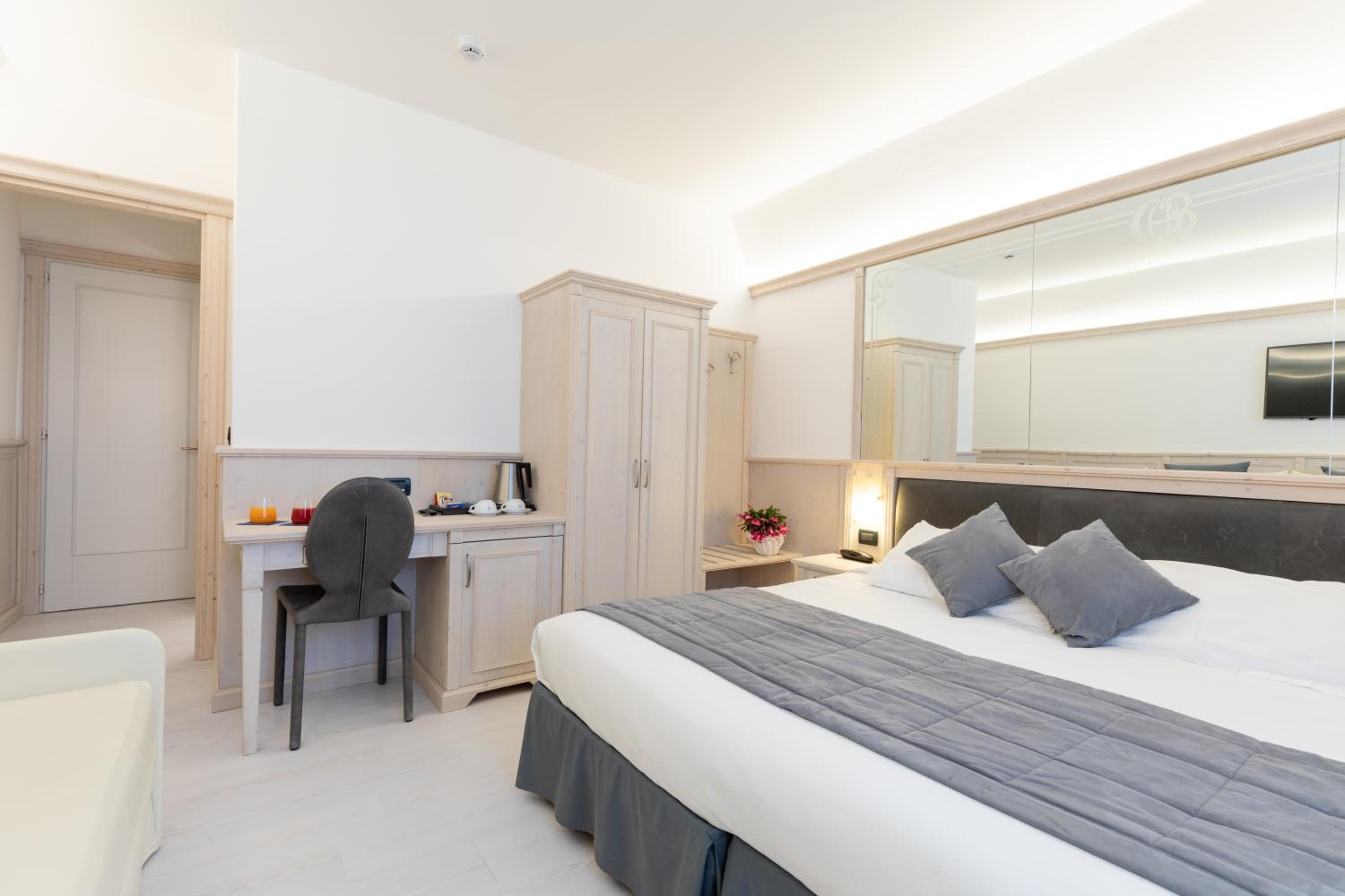 Double or Twin Room photo 3