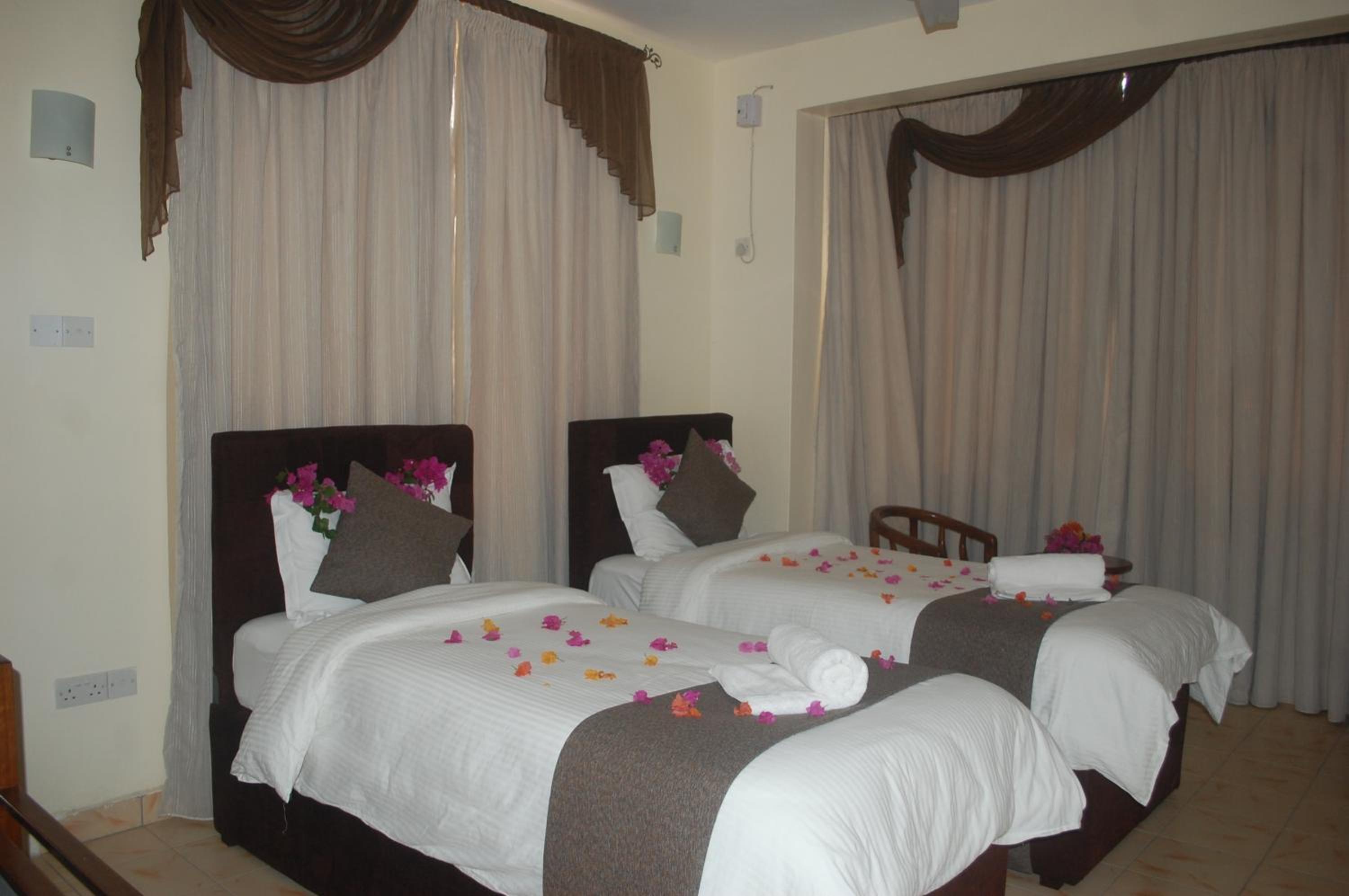 Deluxe Double Room (2 Adults + 1 Child)