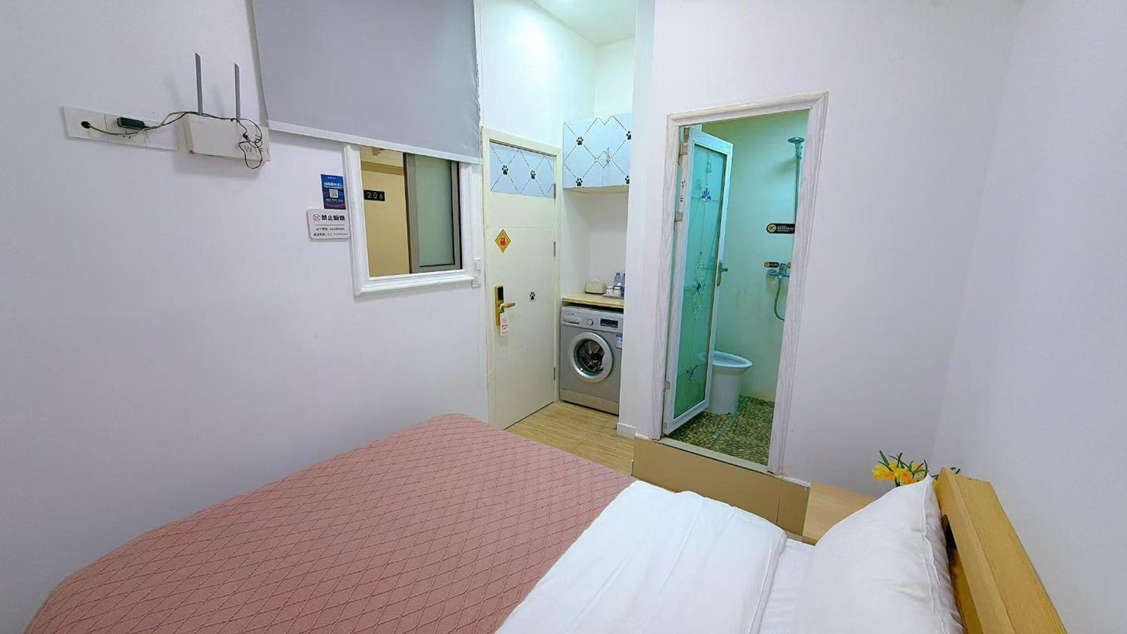 Single Room with Private Bathroom - No window