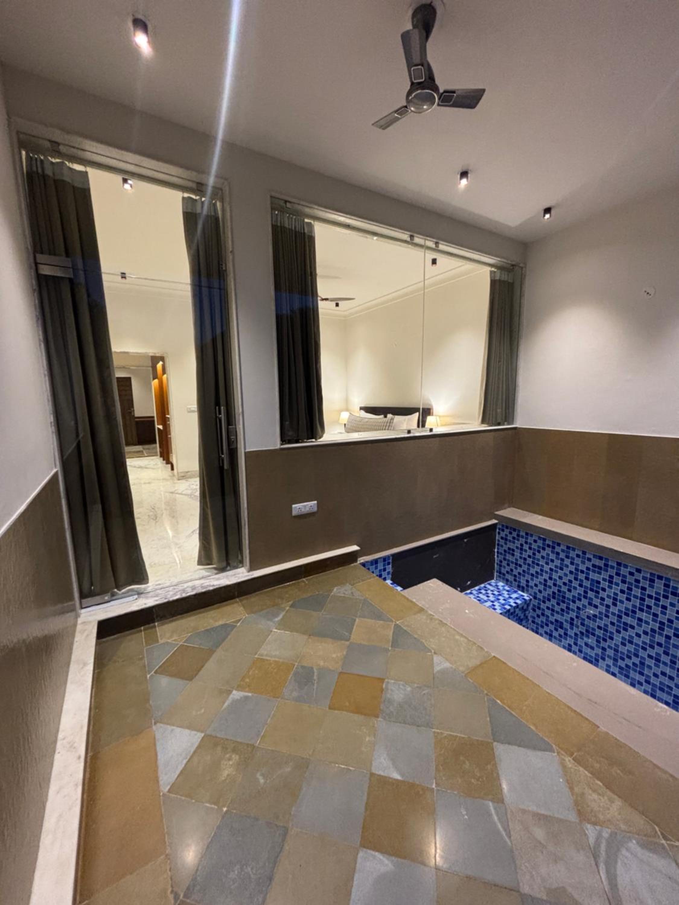 Suite - Photo 3