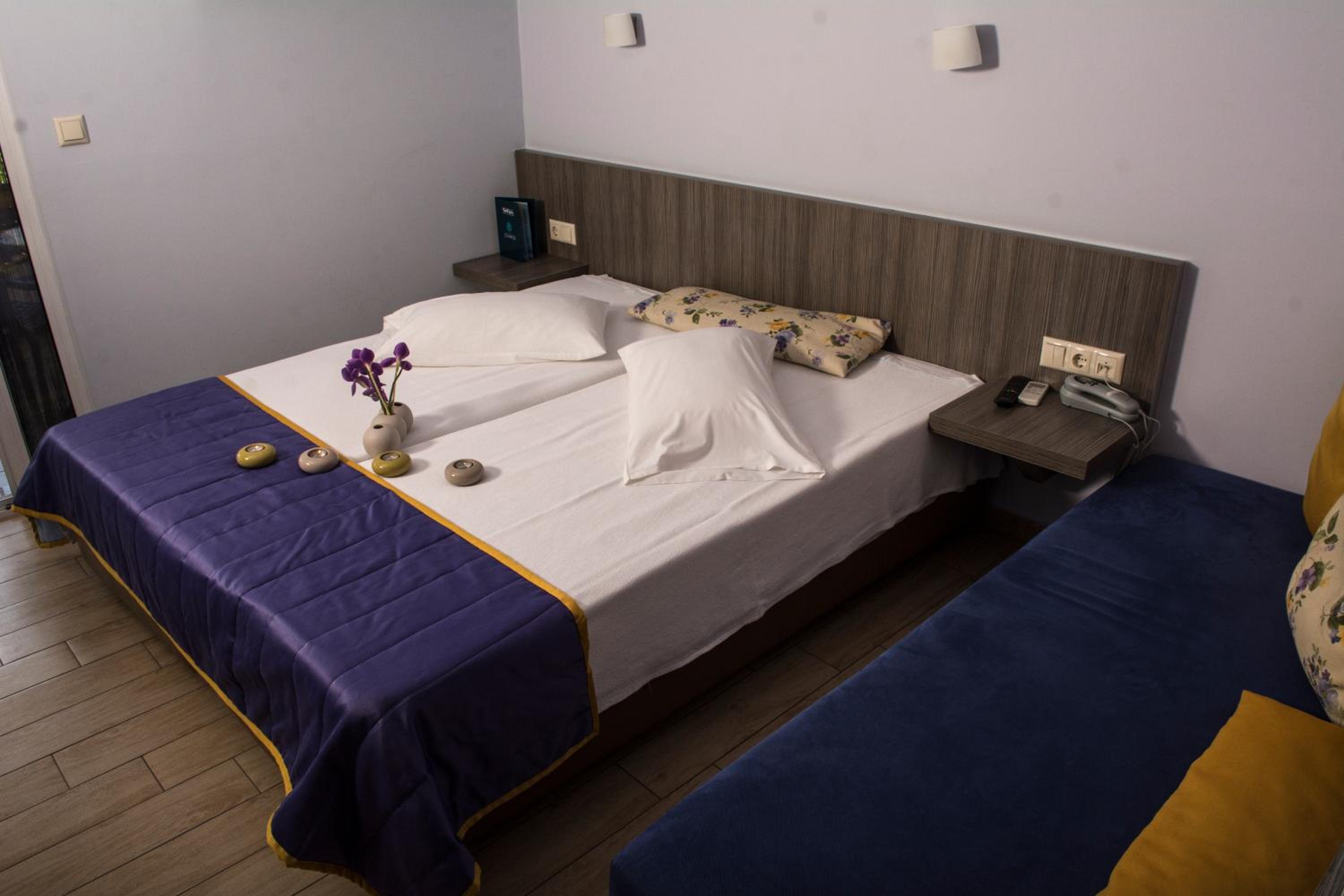 Twin Room - Photo 7