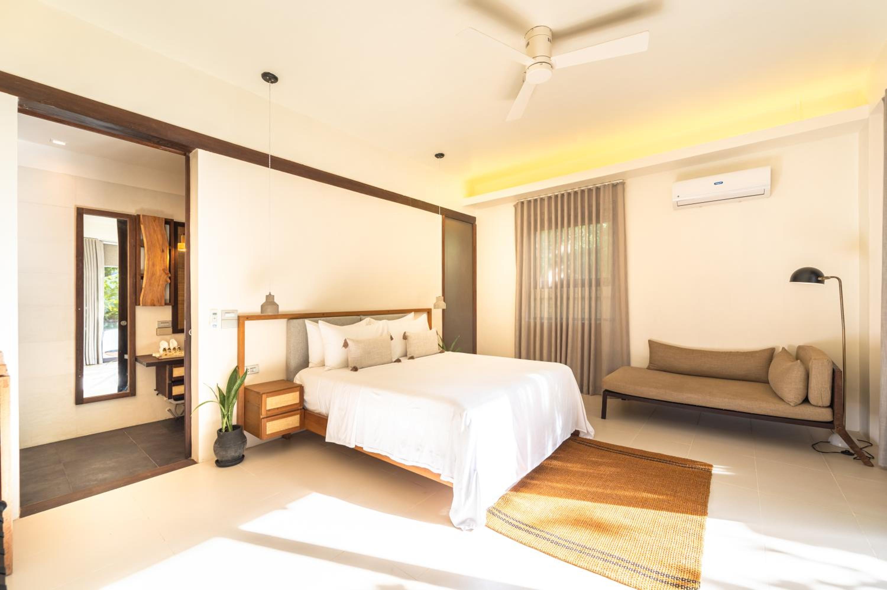 Queen Room with Garden View