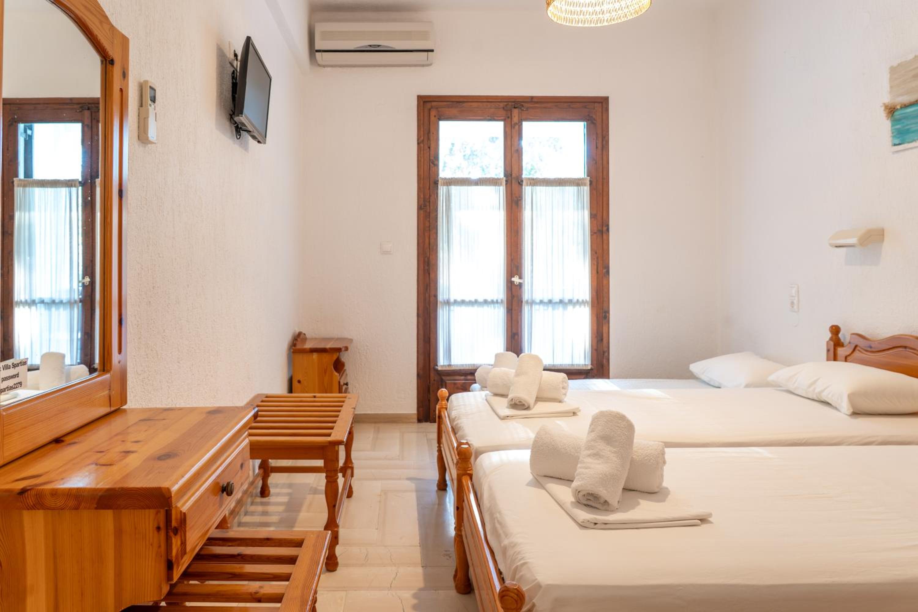 Double Room with Extra Bed - Photo 3
