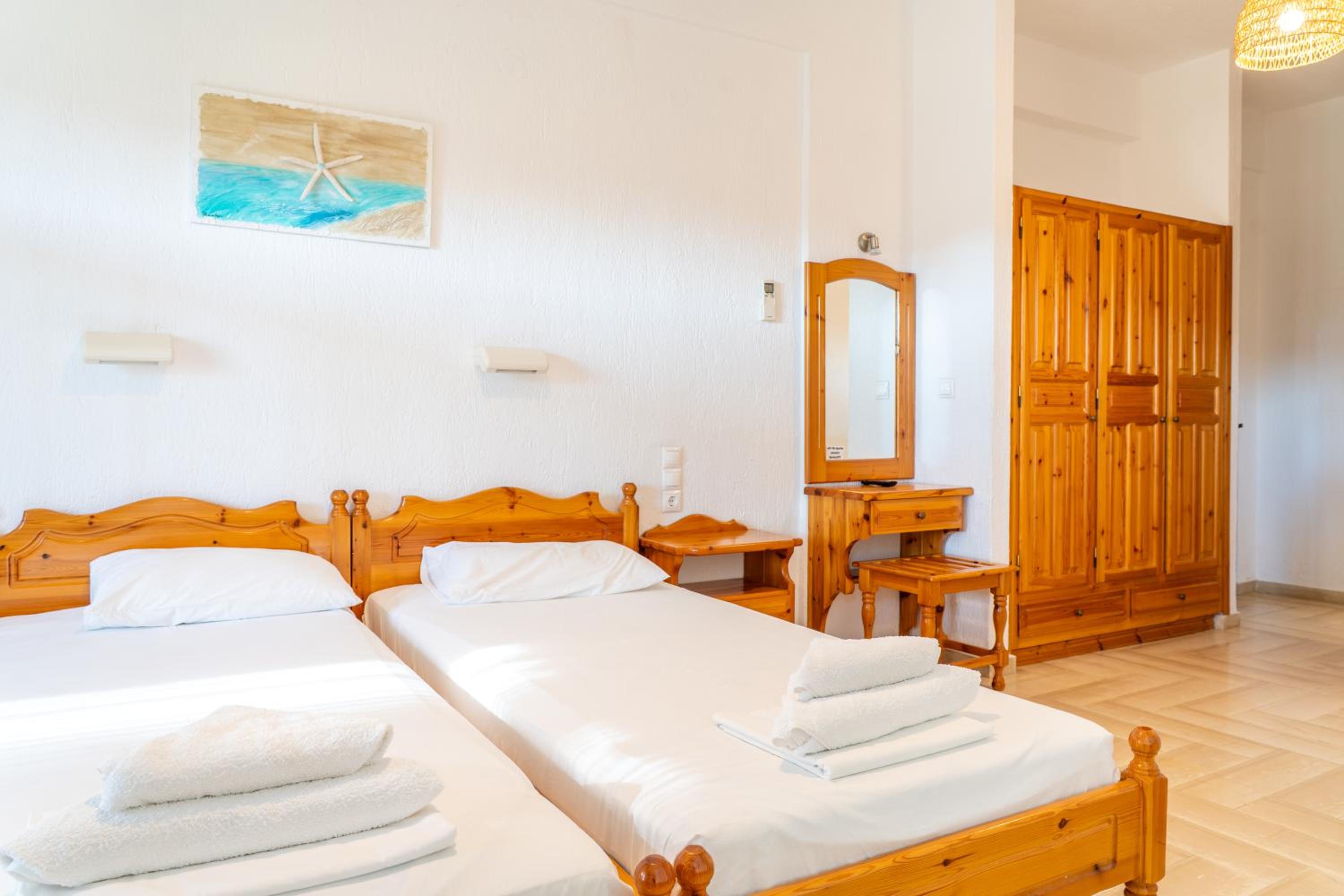 Double Room with Extra Bed - Photo 2