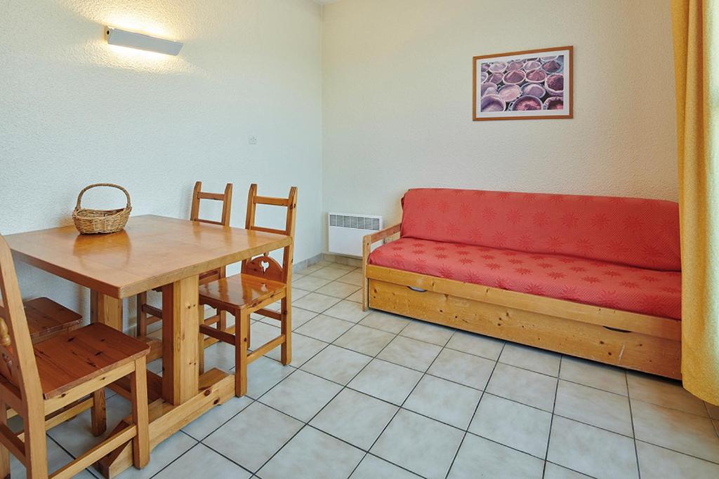 Superior Family Room photo 3
