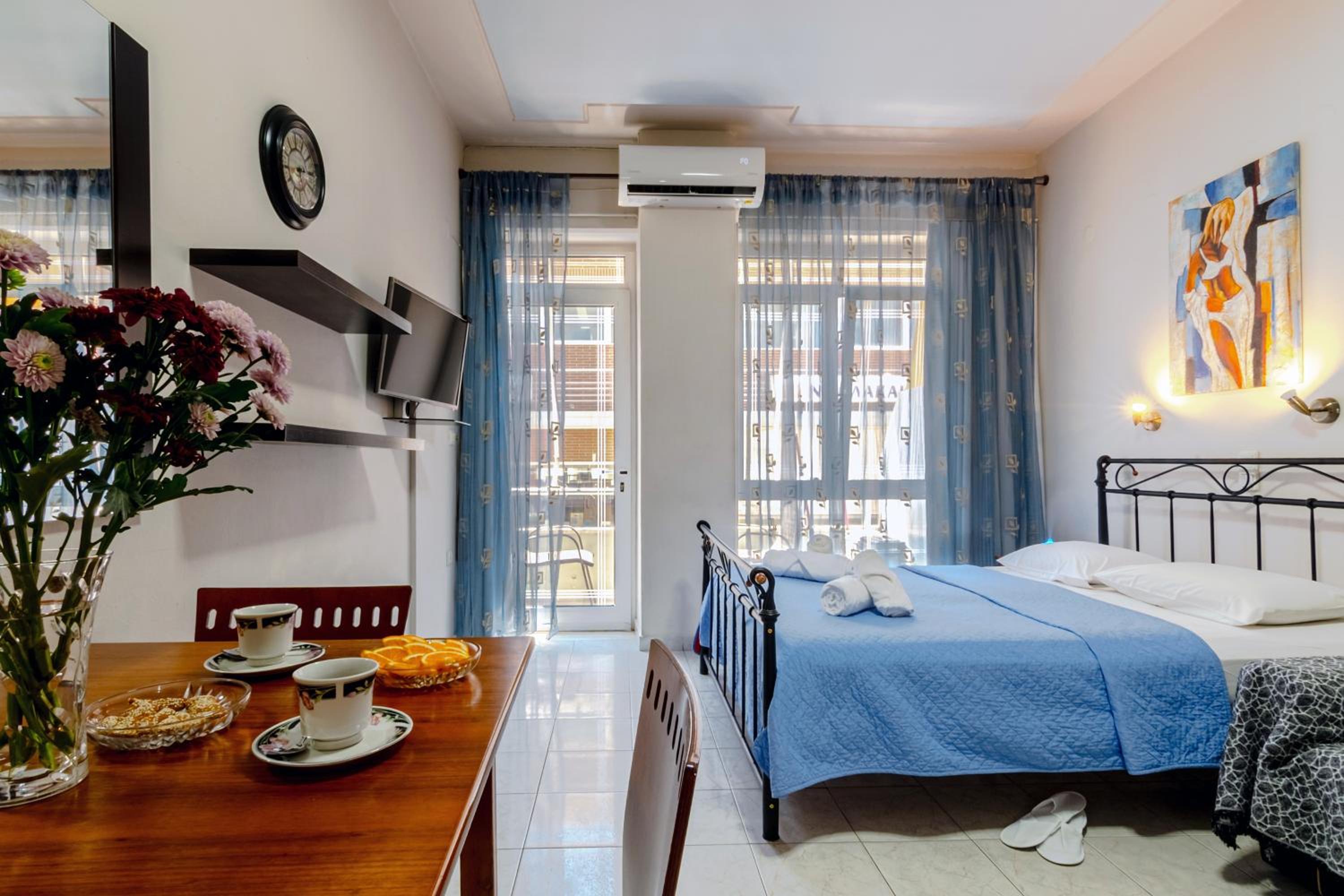 Studio Apartment