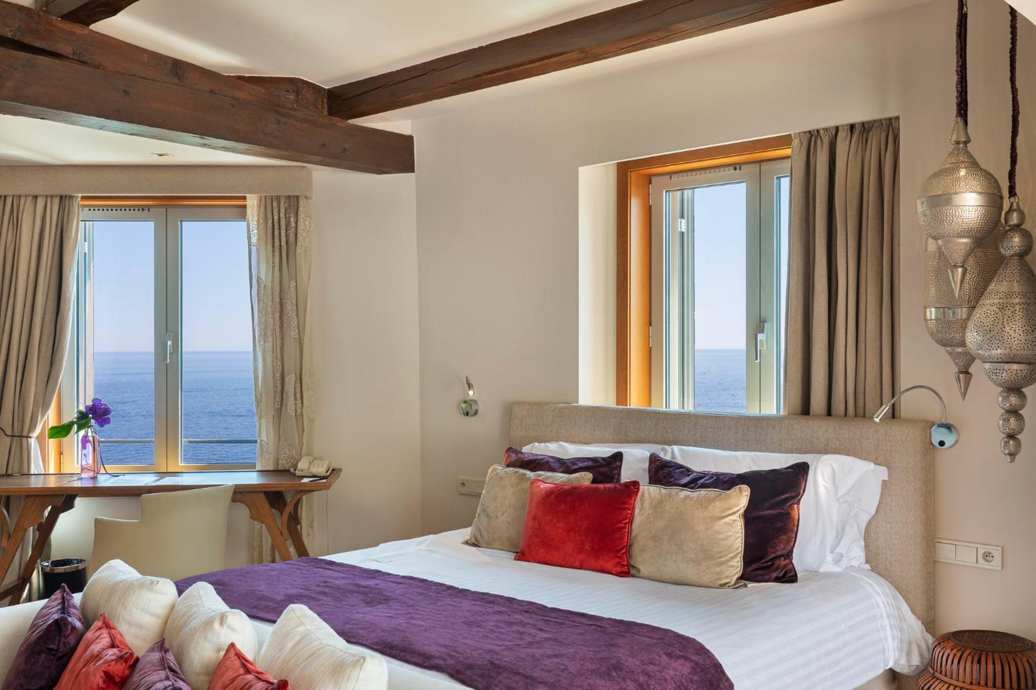 Hillside Rooftop Suite with Sea View - Photo 3
