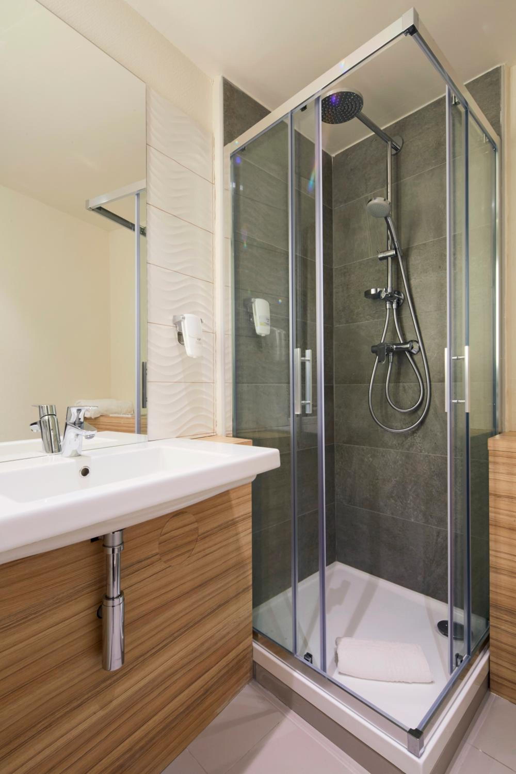 Standard Triple Room - Photo 3