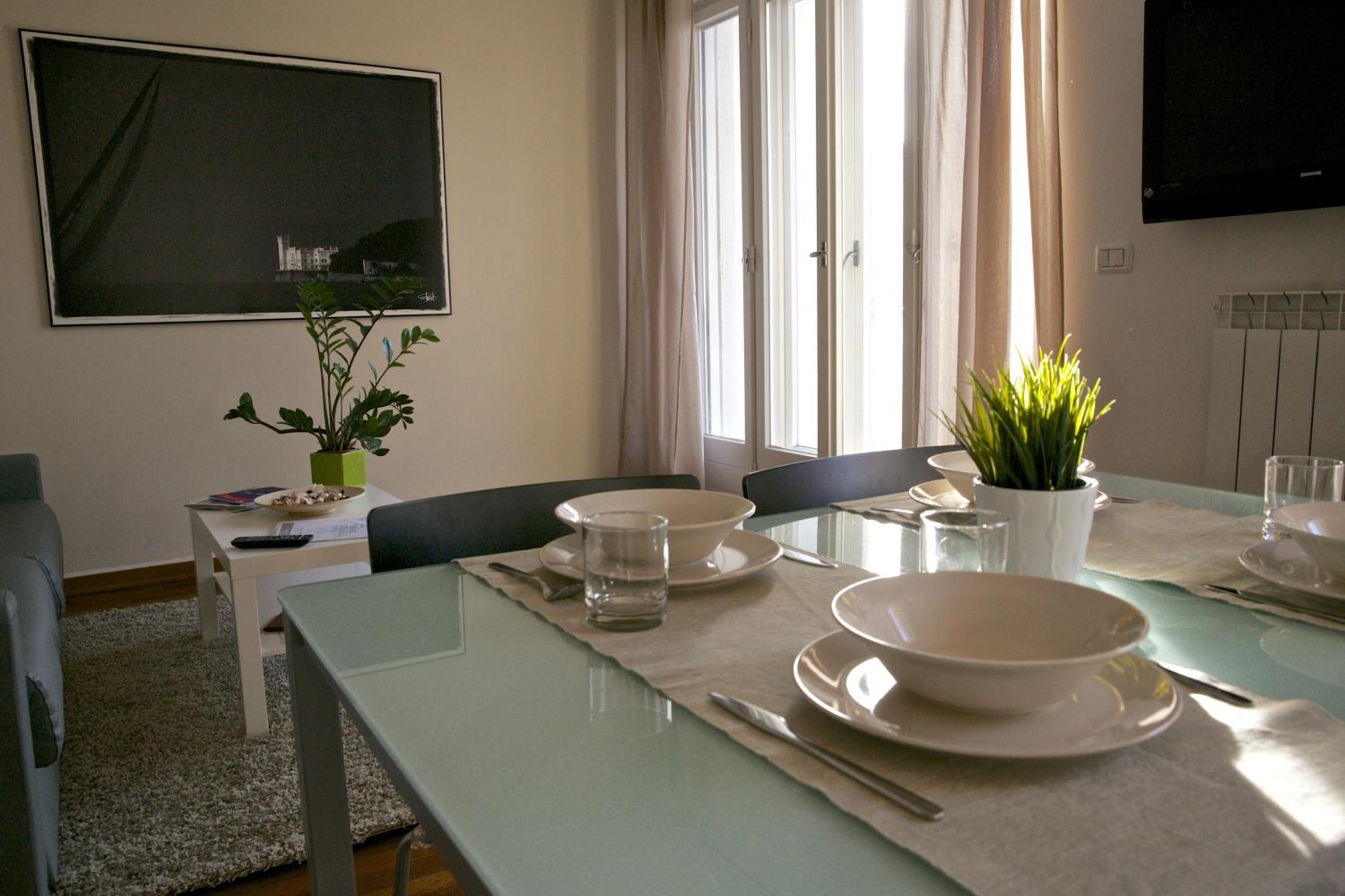 Apartment with Balcony photo 3