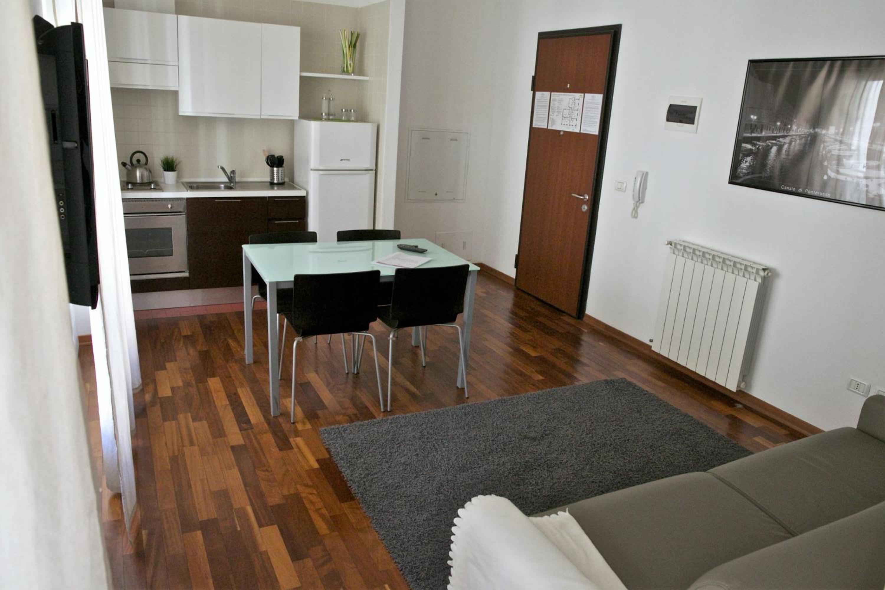 Apartment with Balcony photo 2