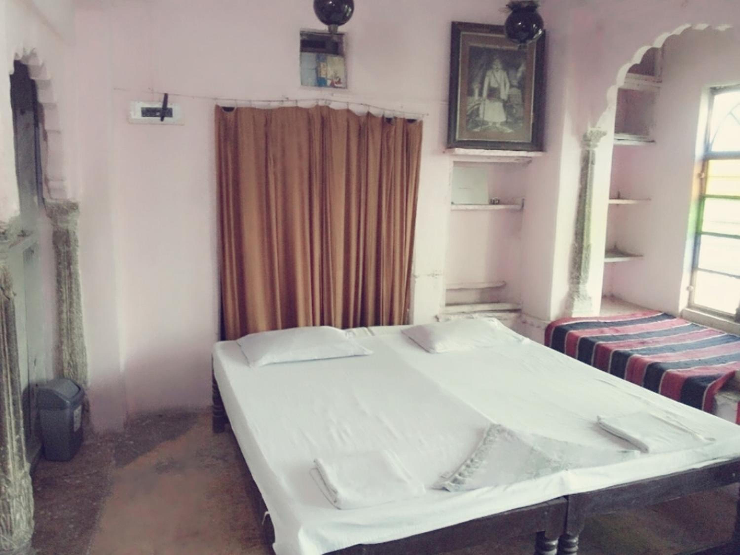 Standard Double Room with Shared Bathroom photo 1