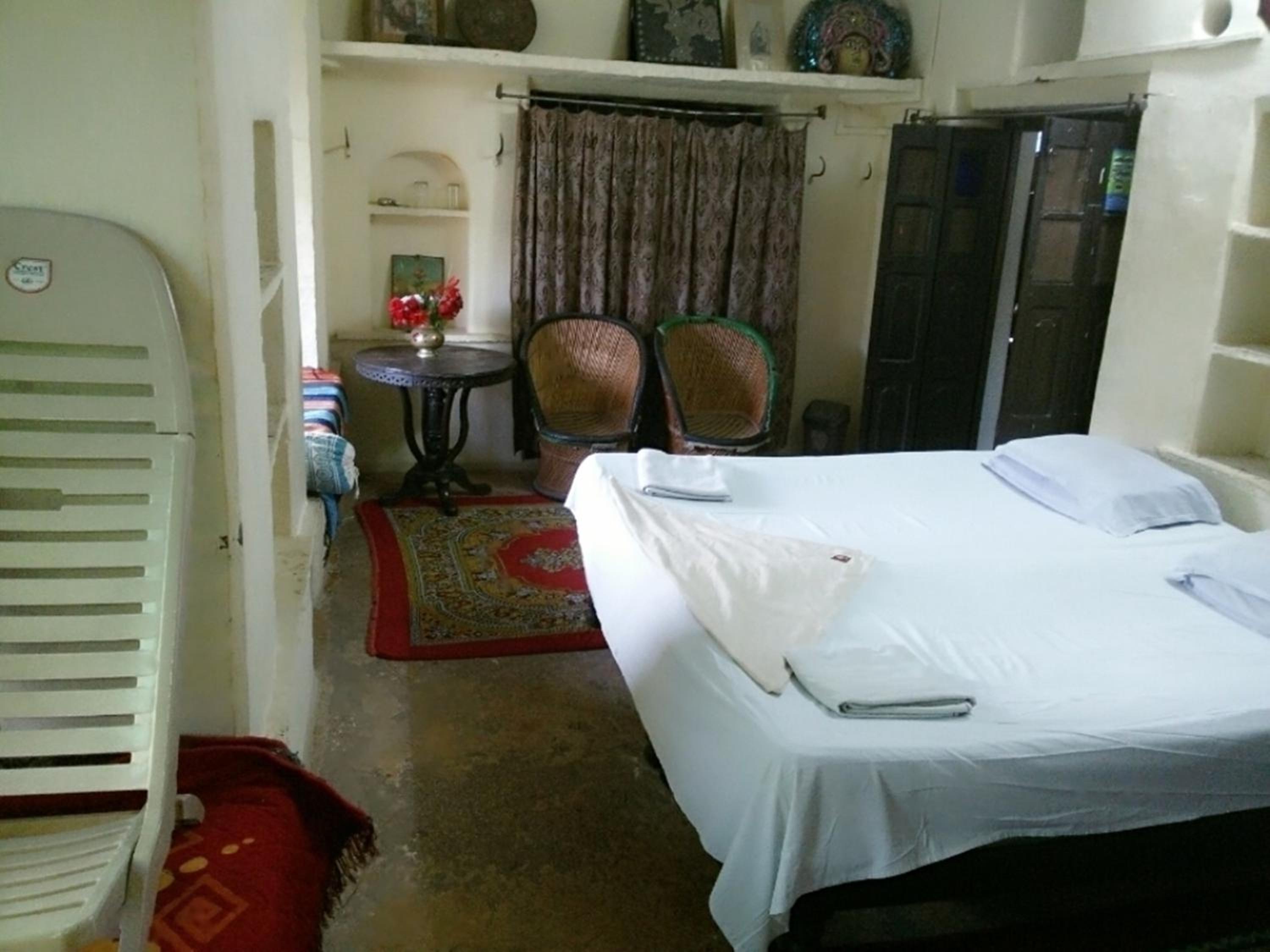 Double Room with Lake View - Photo 4