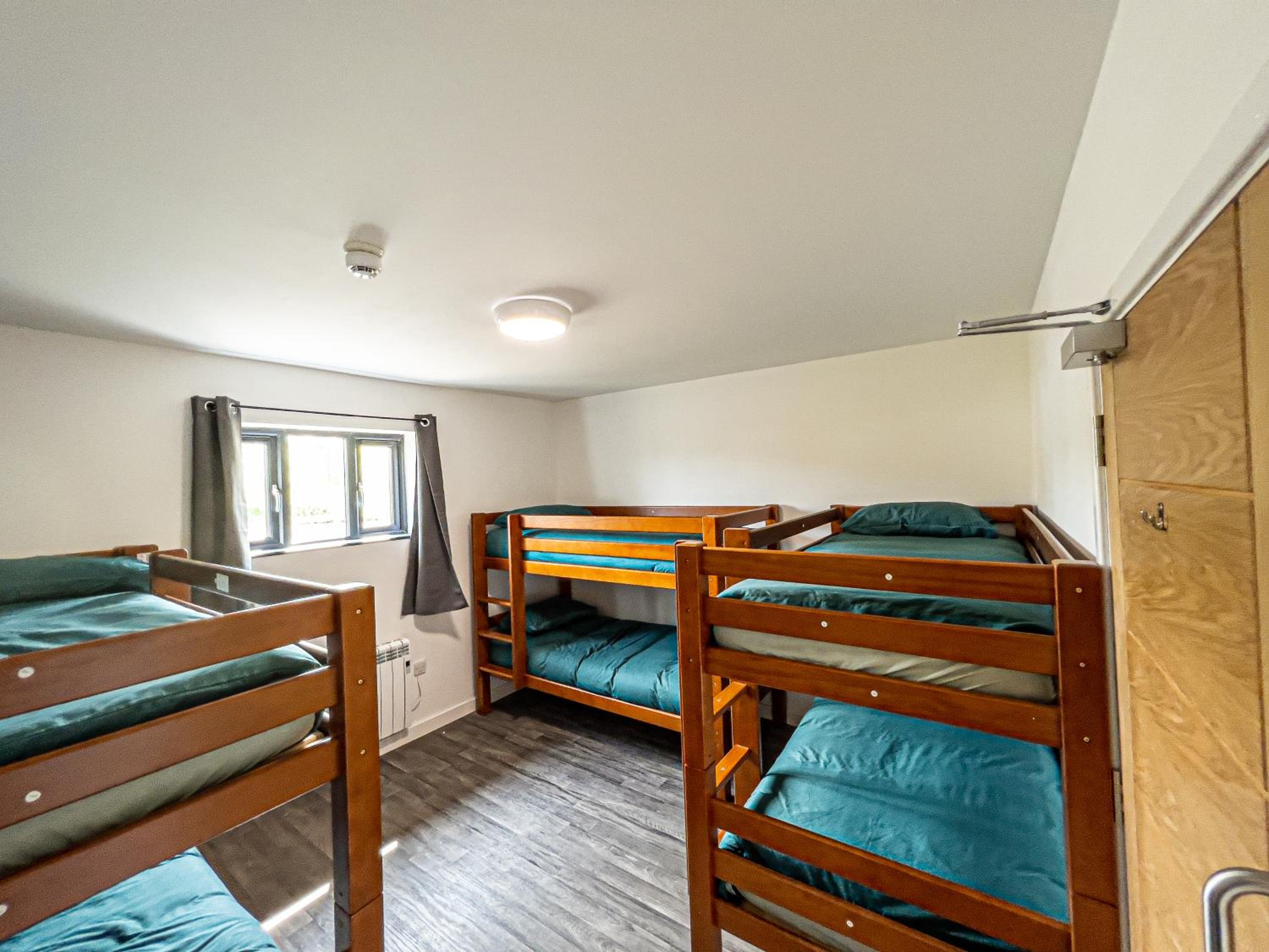 Basic Triple Room with Shared Bathroom photo 3