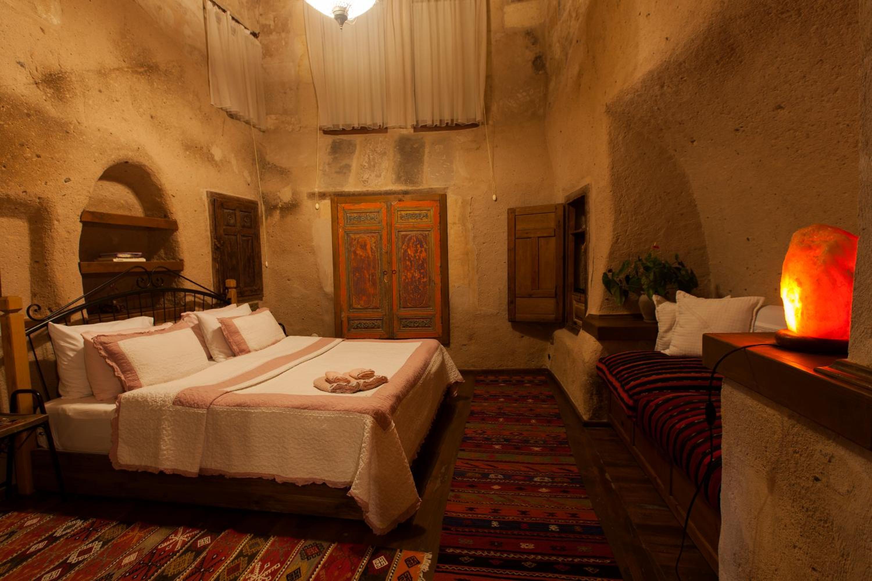 Standard Double or Twin Room - Photo 8