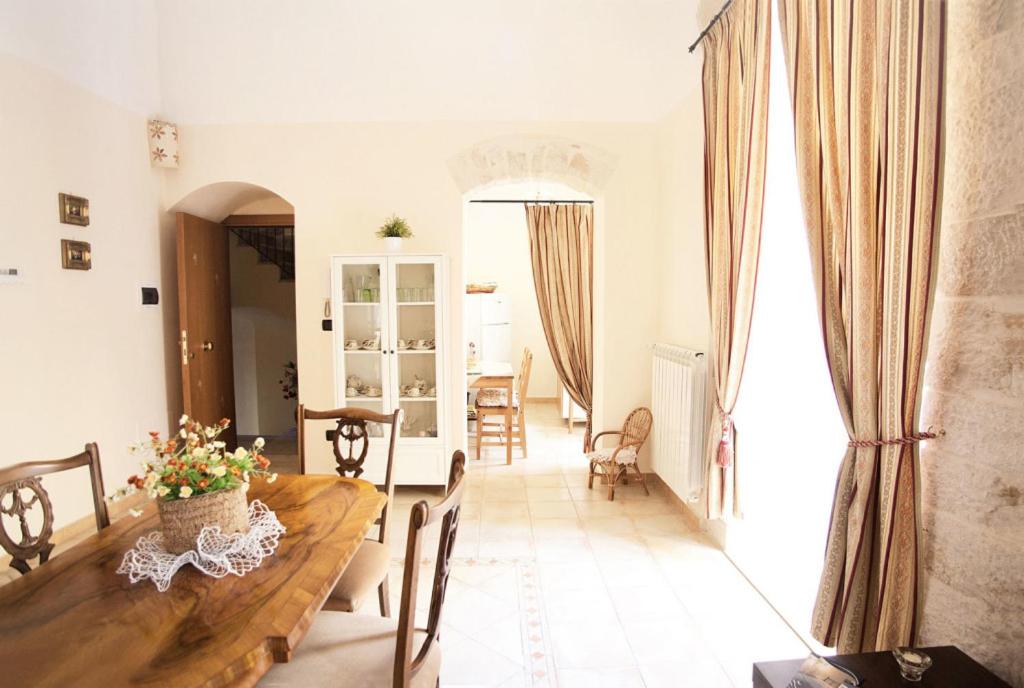 Apartment with Balcony photo 3