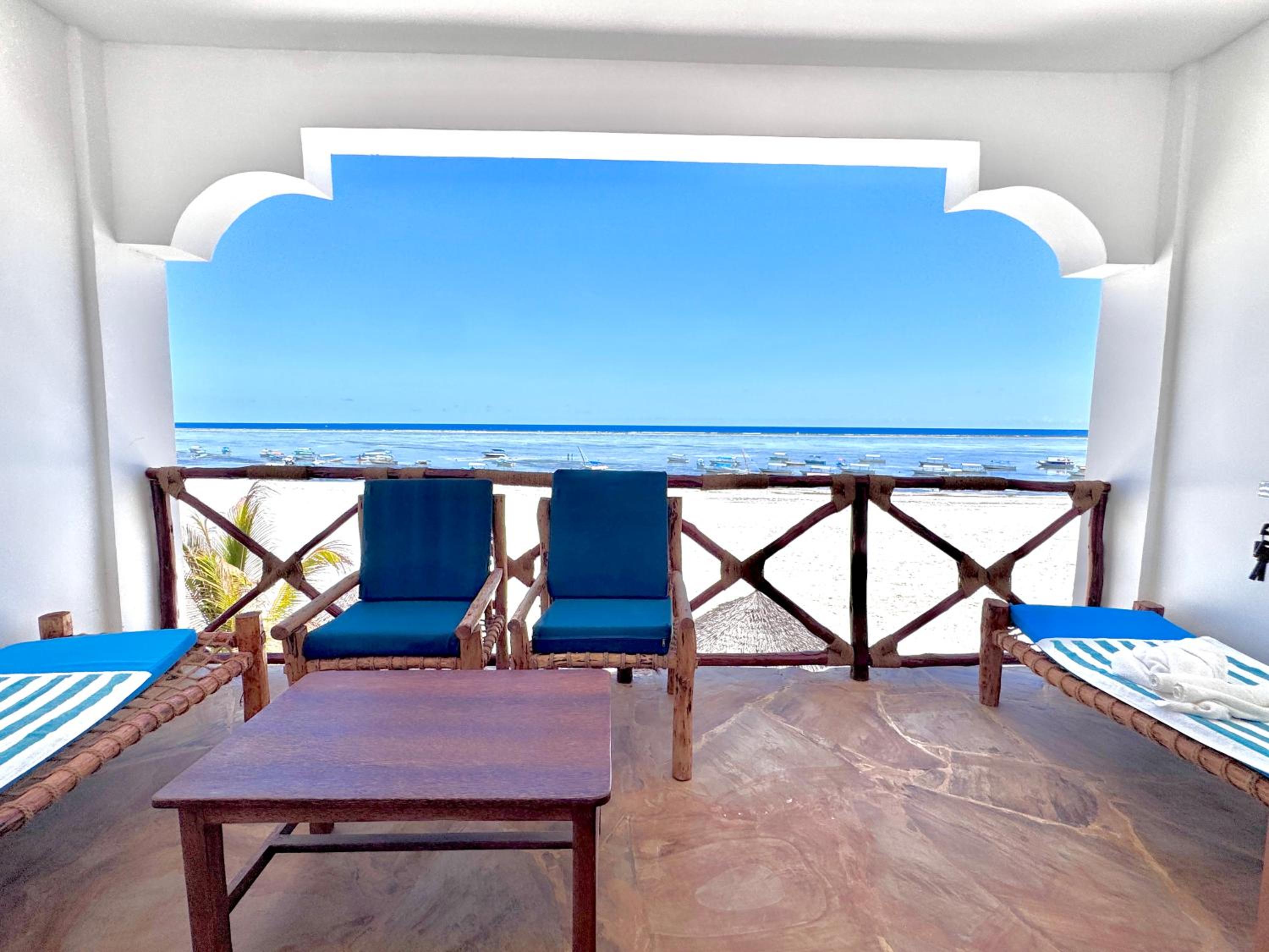 Deluxe One-Bedroom Apartment with Ocean View photo 2