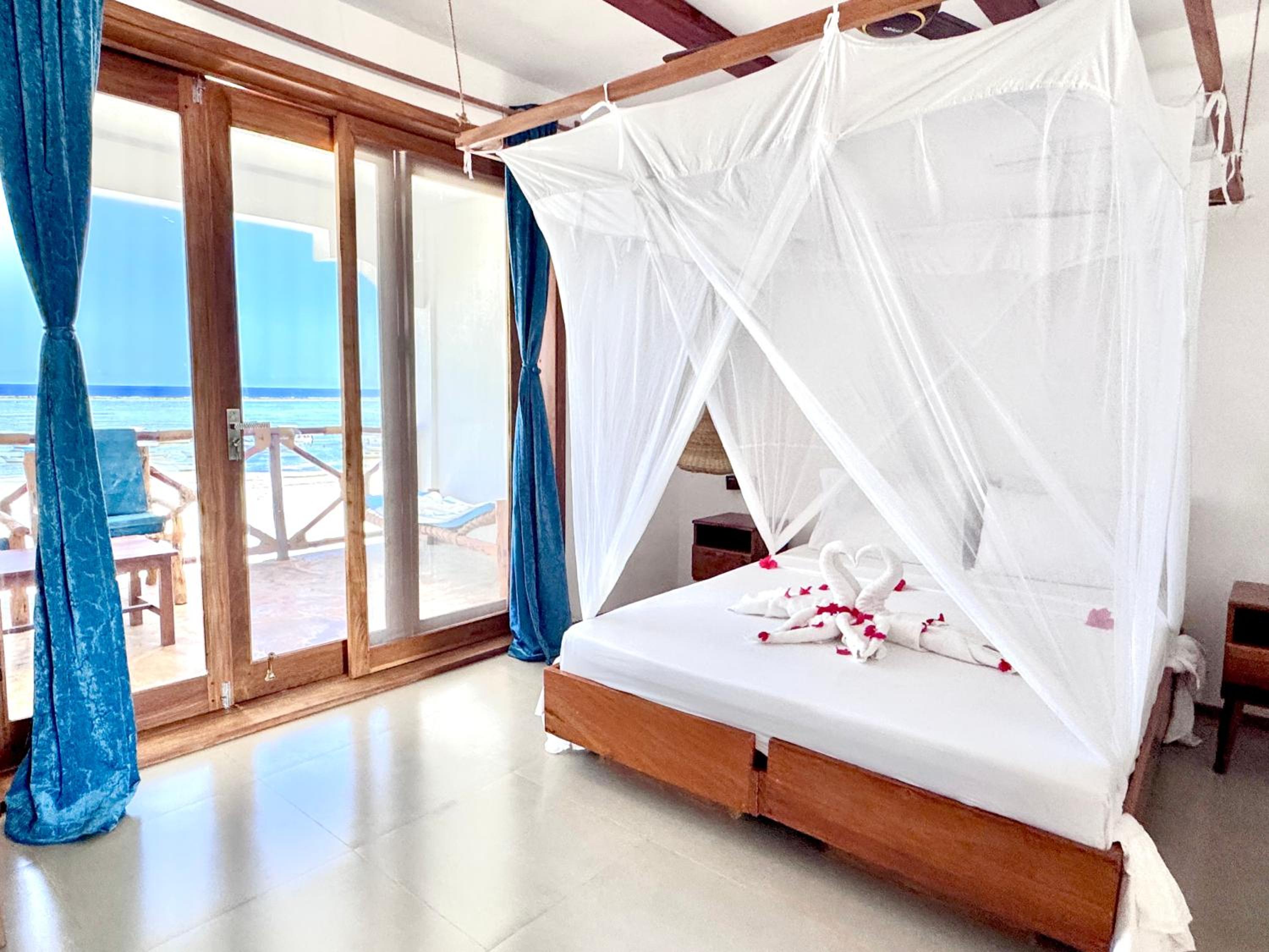 Deluxe One-Bedroom Apartment with Ocean View