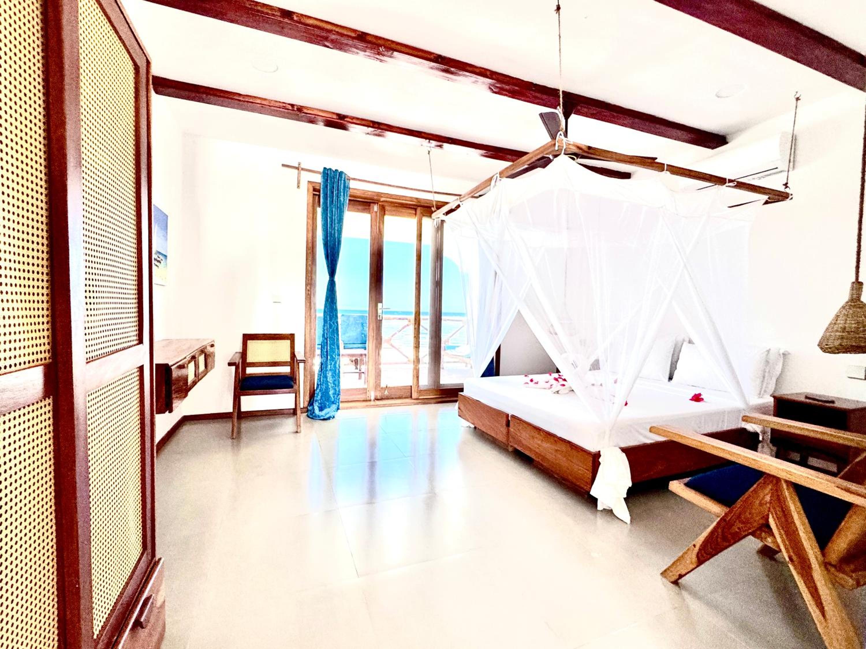 Deluxe One-Bedroom Apartment with Ocean View photo 1