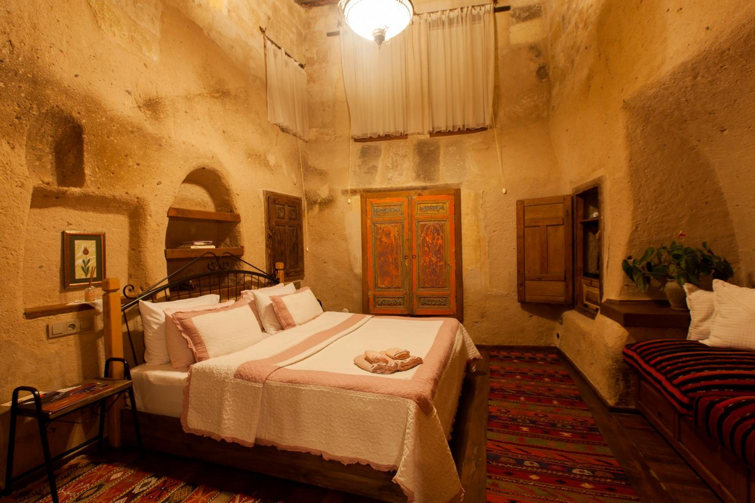 Standard Double or Twin Room - Photo 7