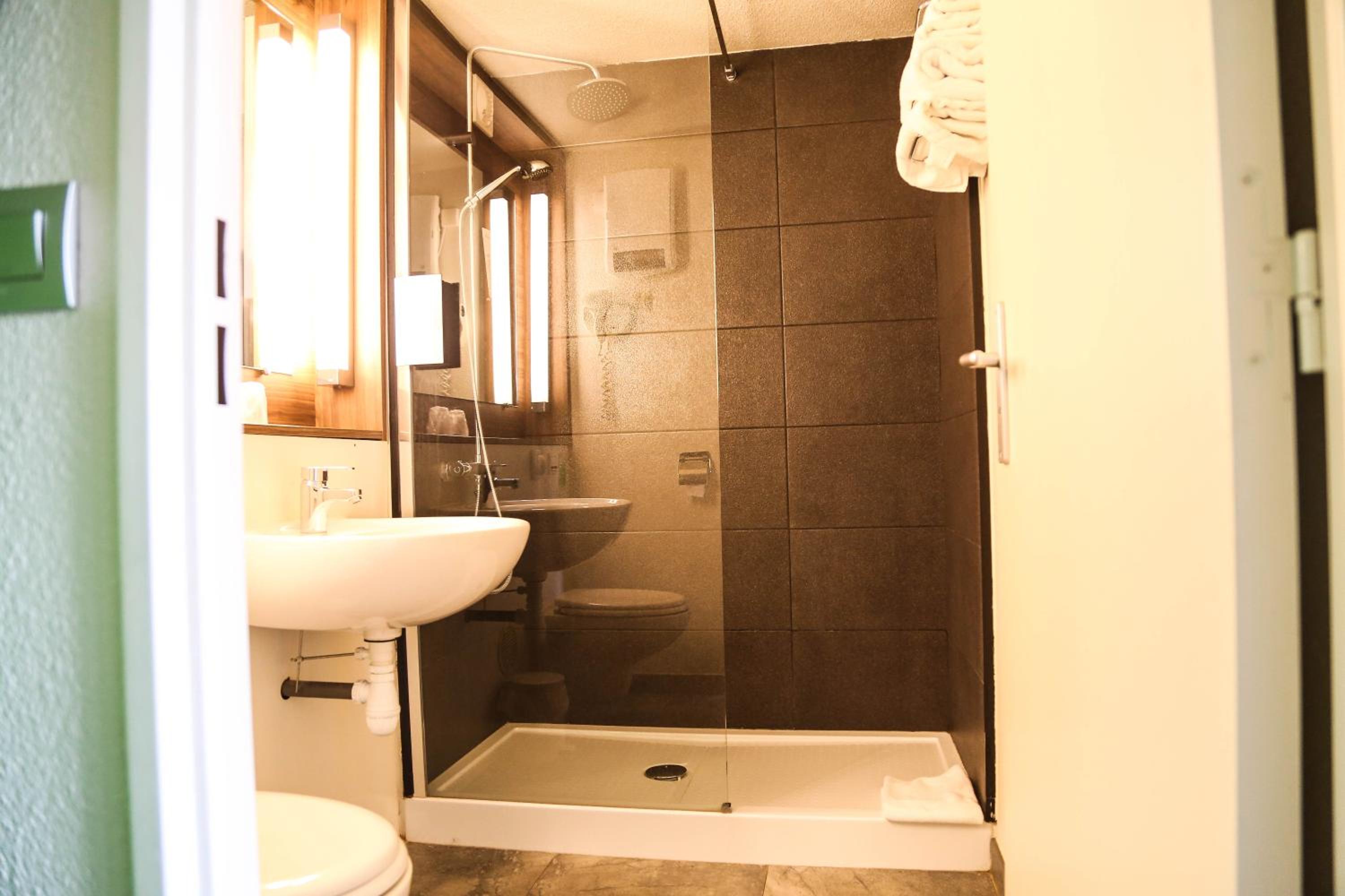 Twin Room - Photo 5