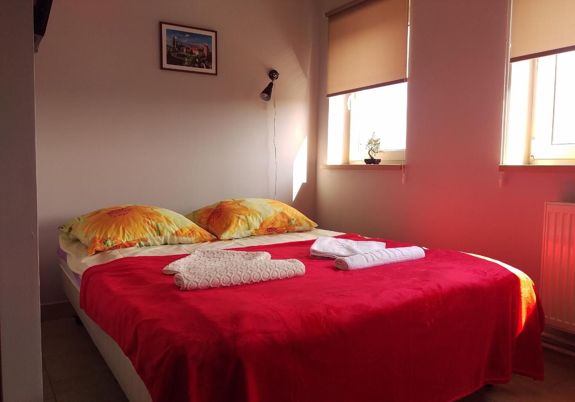 Standard Double or Twin Room - Photo 11