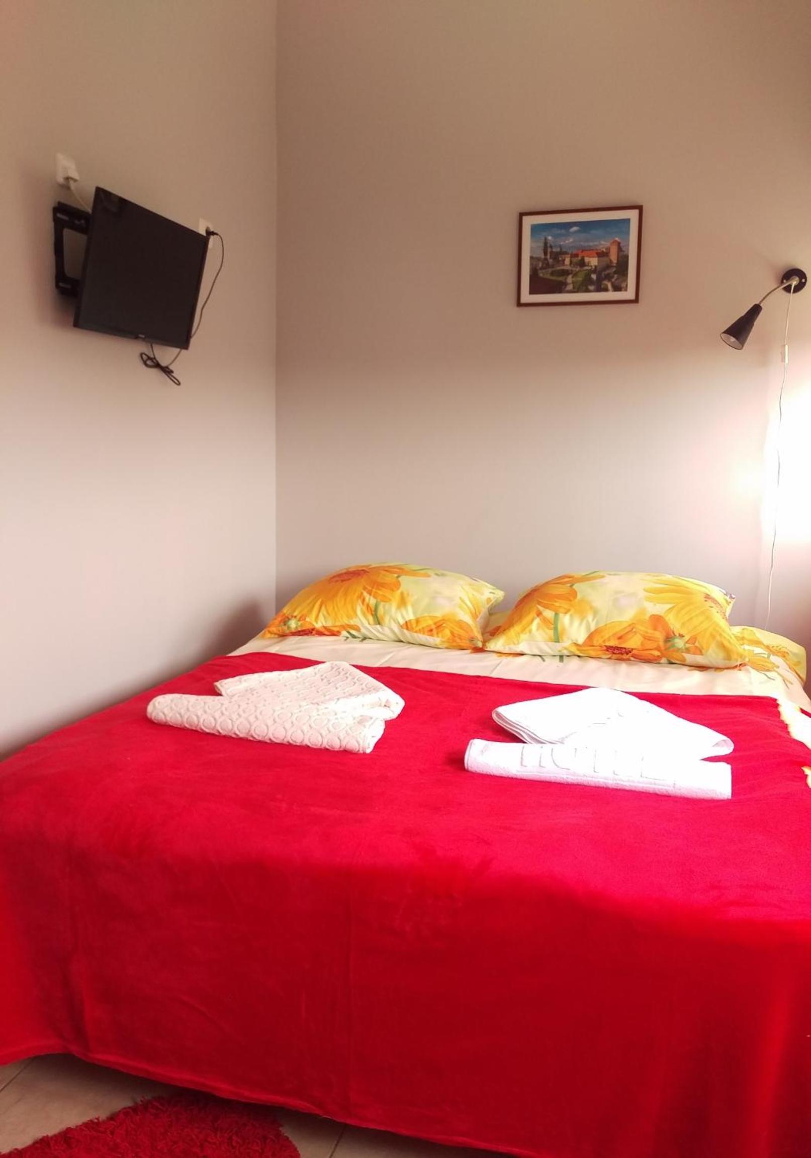 Standard Double or Twin Room - Photo 12