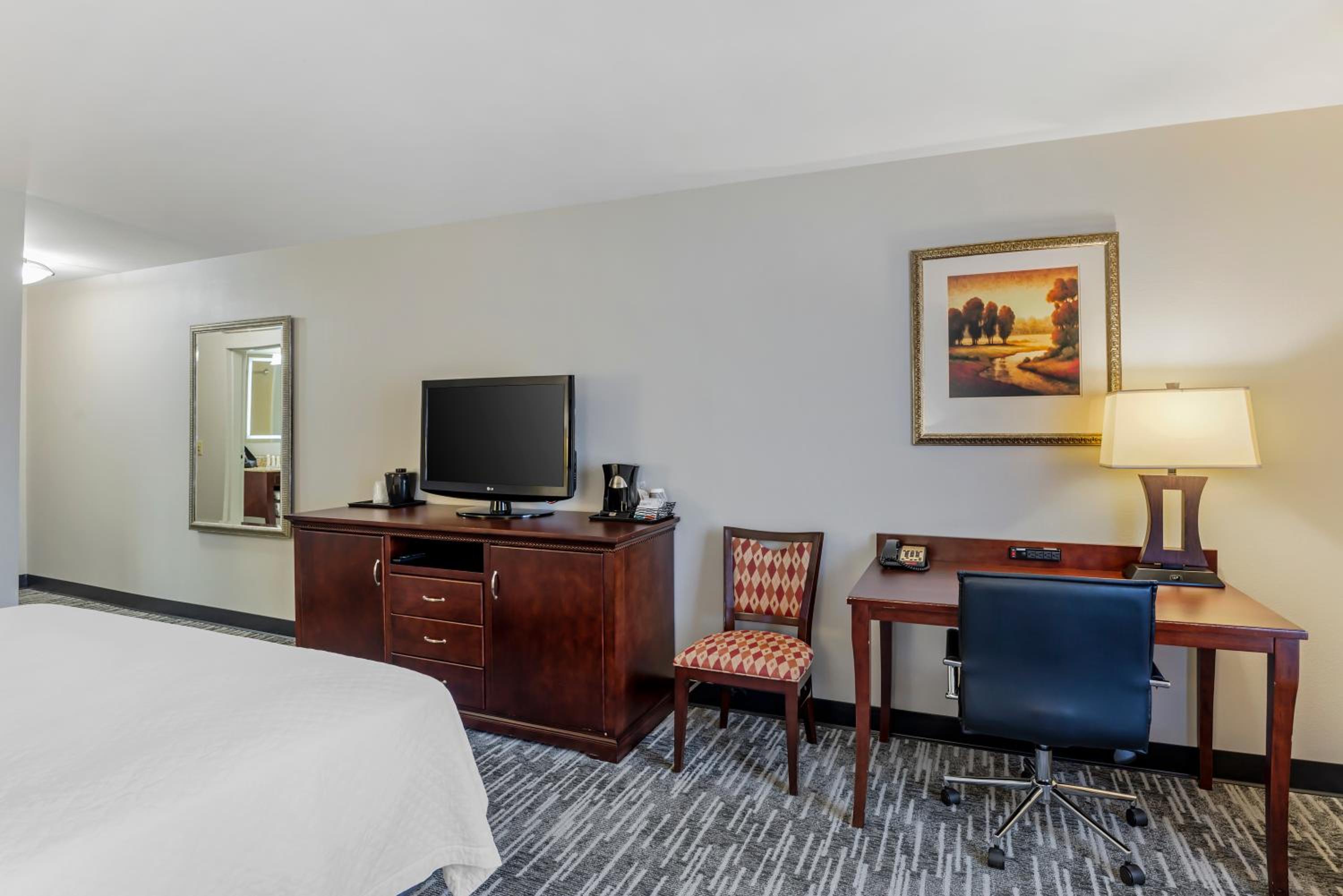 King Room - Disability Access/Non-Smoking - Photo 5