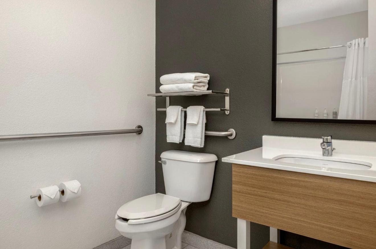 King Room with Mobility Accessible Tub