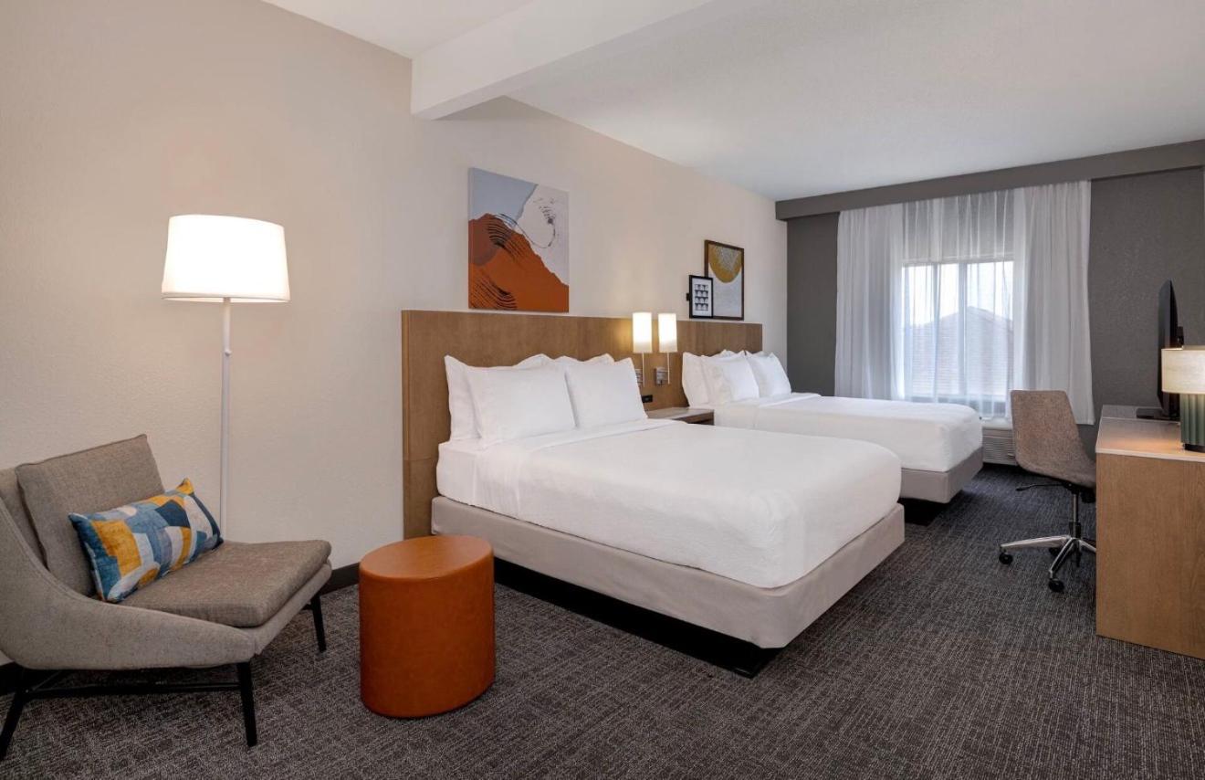 Queen Room with Two Queen Beds - Photo 7