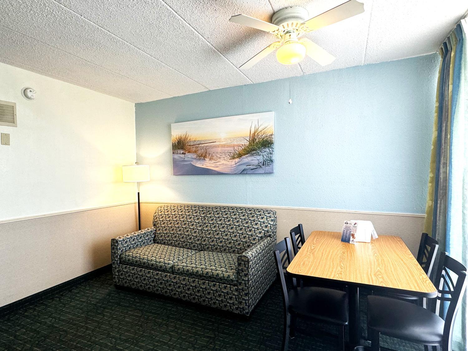 2 Double Beds, One-Bedroom, Deluxe Suite, Non-Smoking photo 3