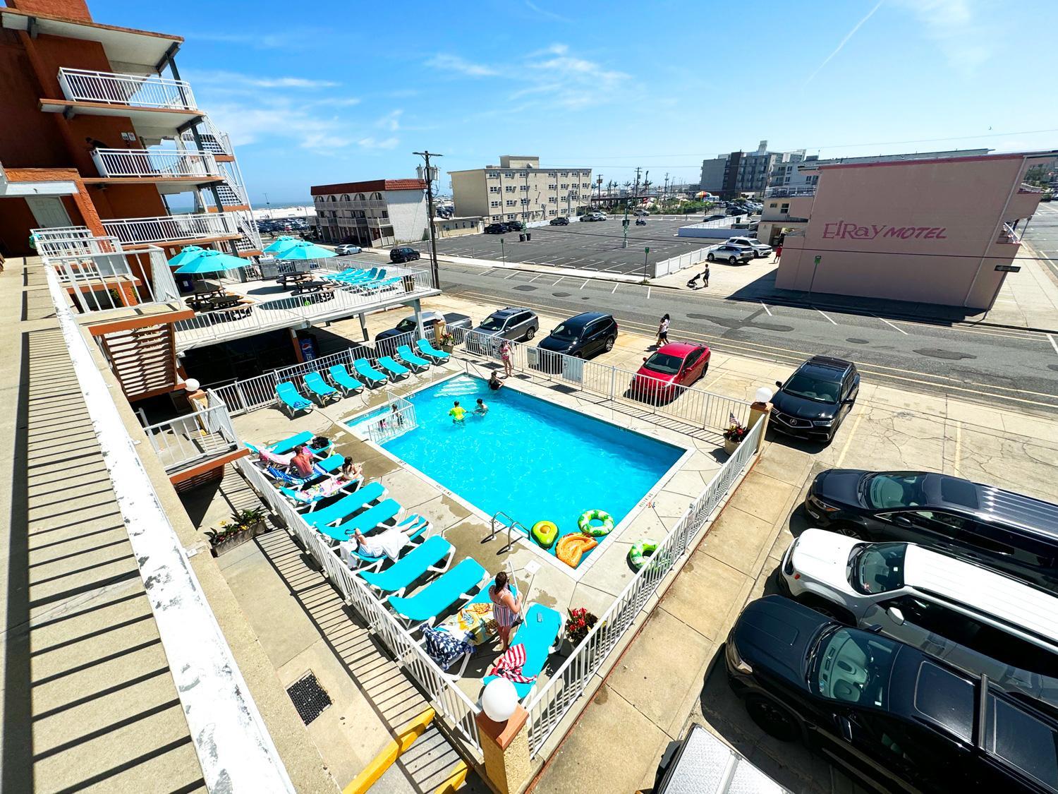 2 Double Beds, One-Bedroom, Deluxe Suite, Non-Smoking photo 2