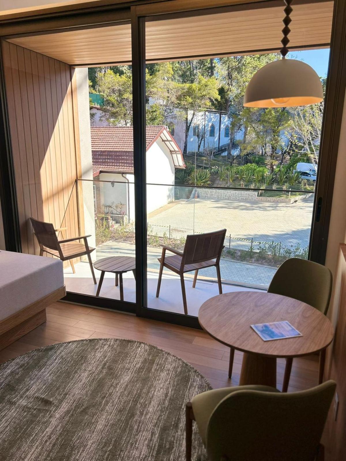Suite with Mountain View