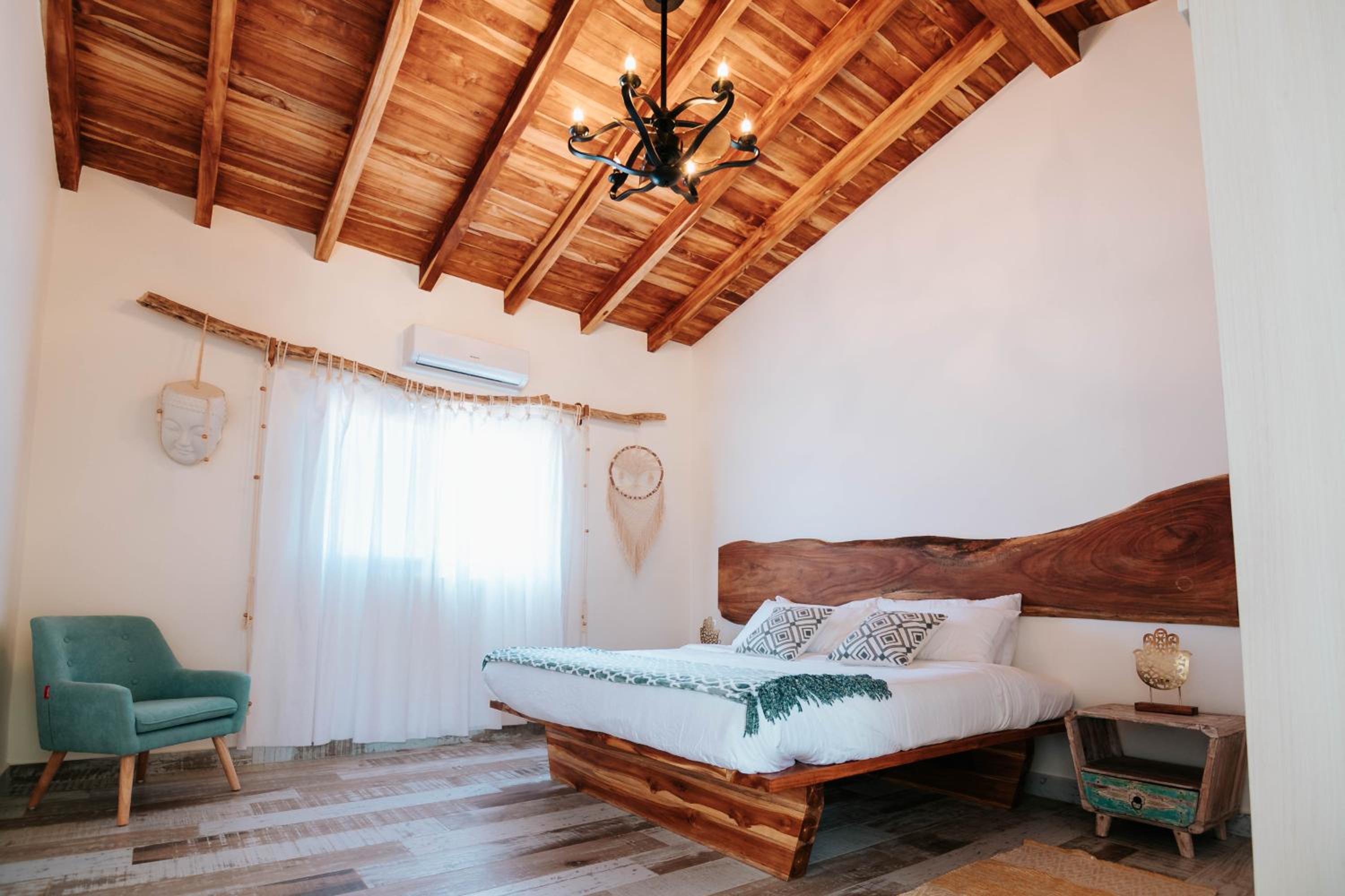 Two-Bedroom Apartment with Balcony and Sea View photo 2