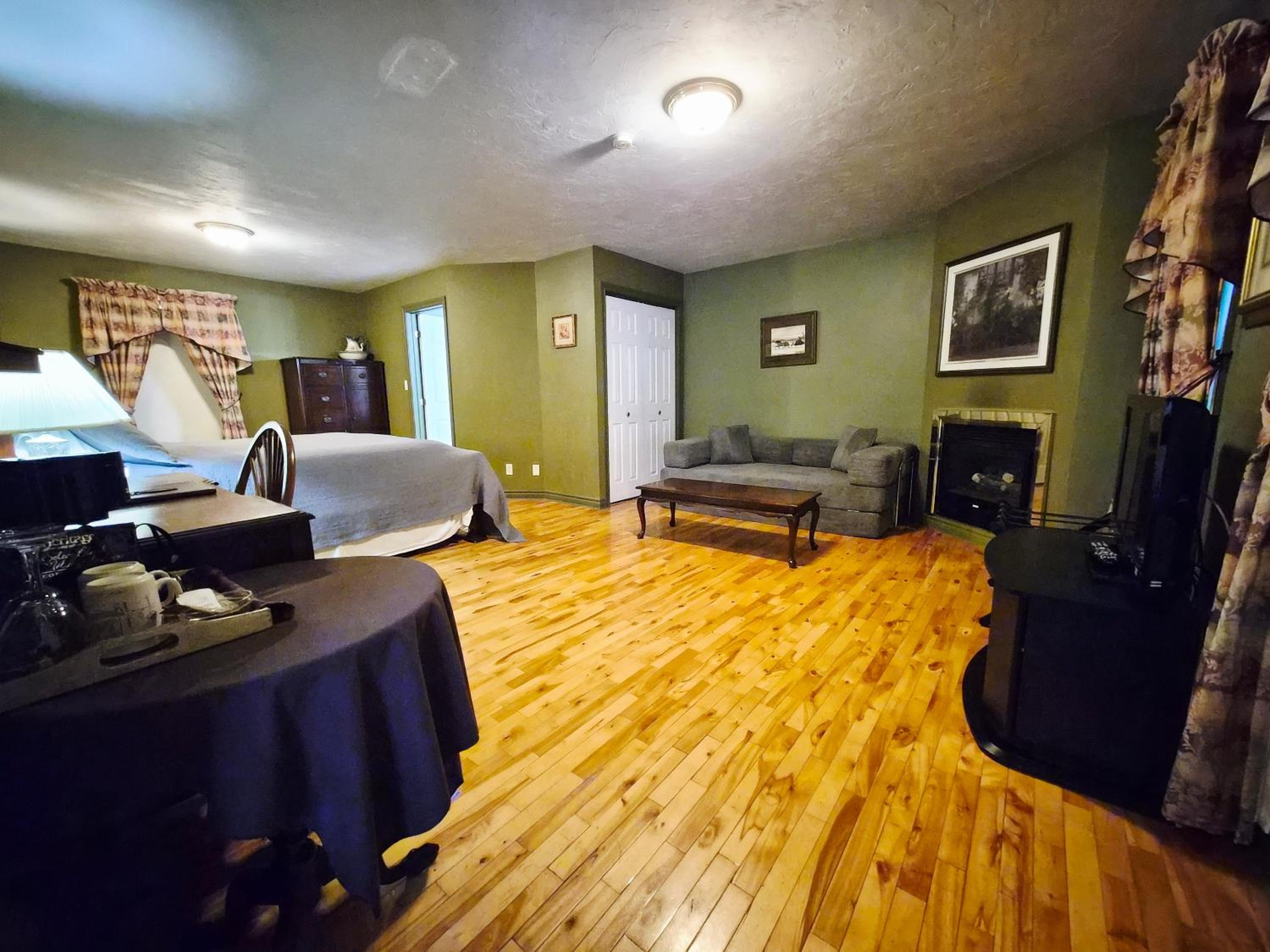 King Studio with Sofa Bed