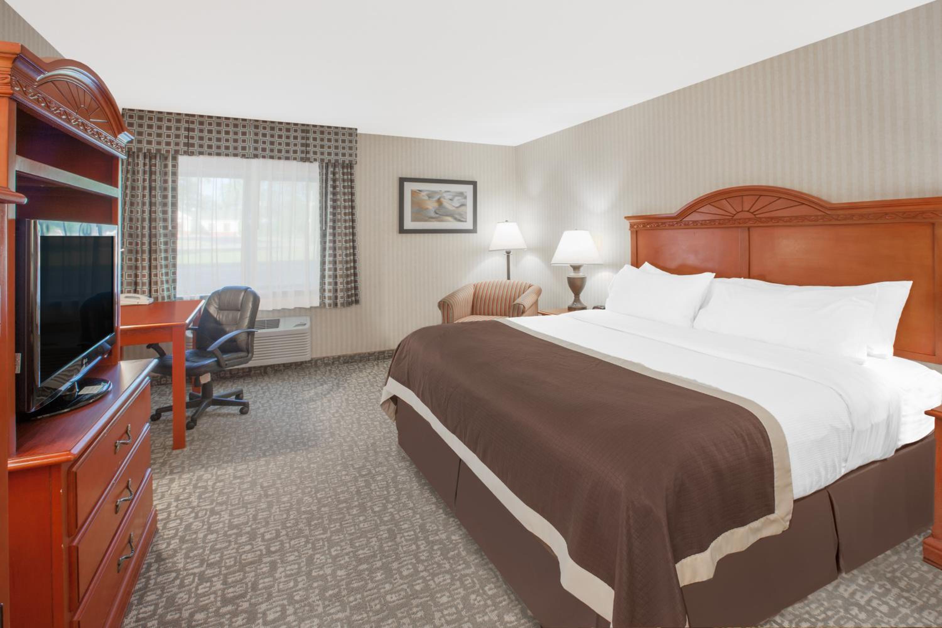 King Room - Non-Smoking - Photo 6