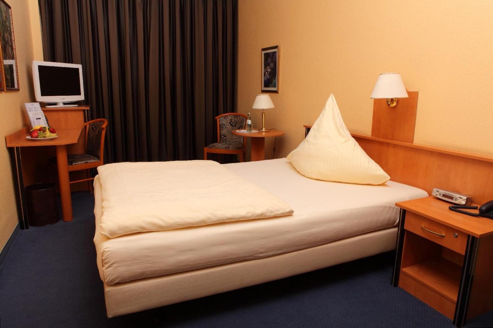Double Room - Photo 7