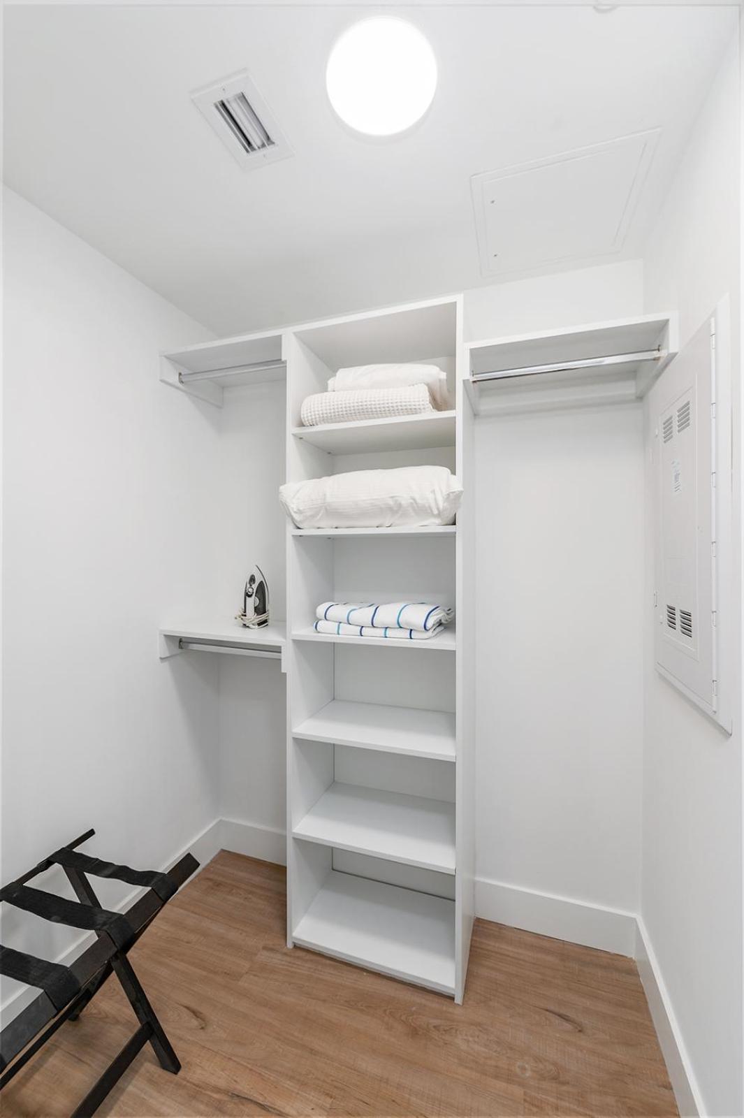 Deluxe One-Bedroom Apartment photo 3