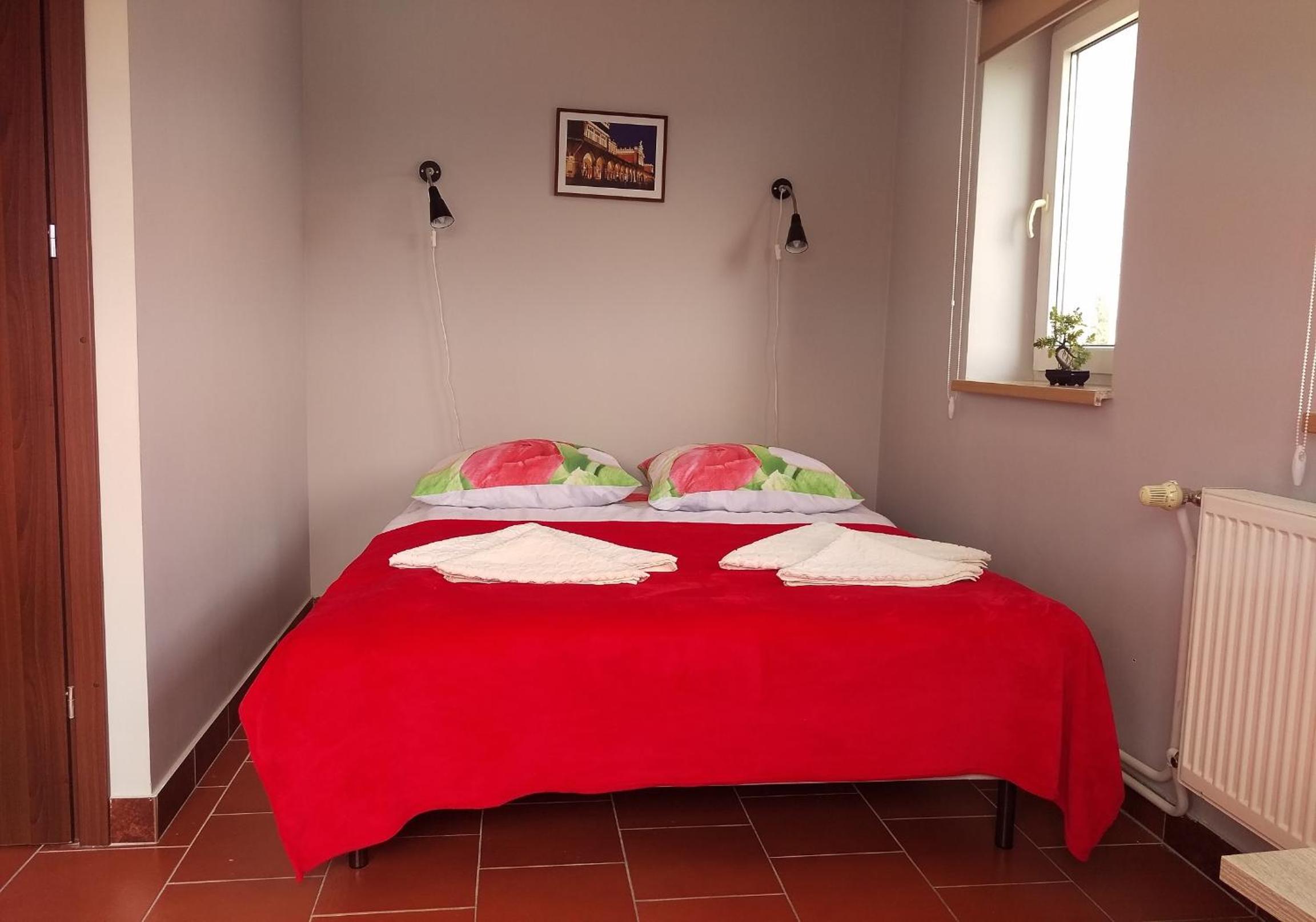 Family Room with Private Bathroom - Photo 9